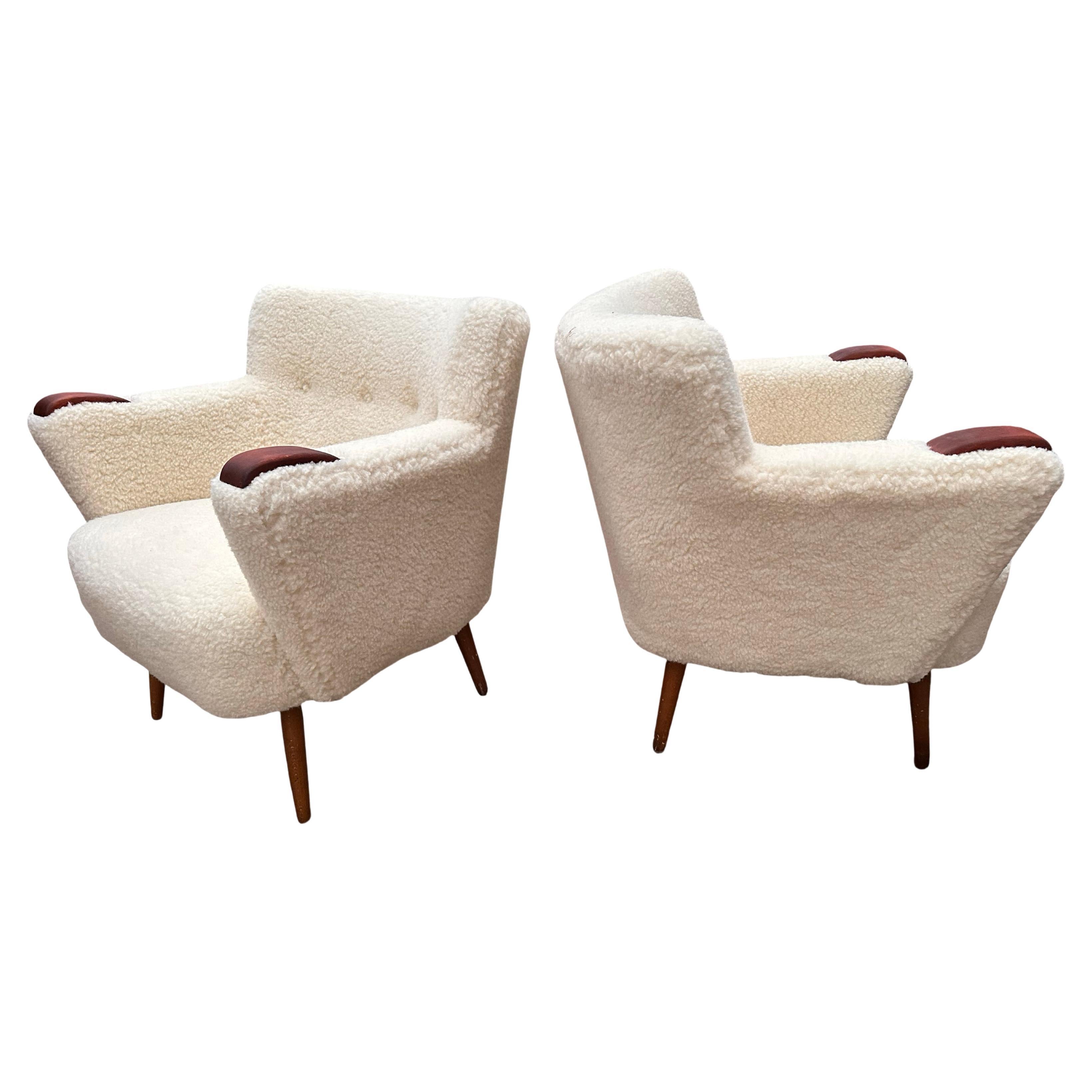 Pair of original loungers in sheepskin by danish cabinet maker - 1950s.