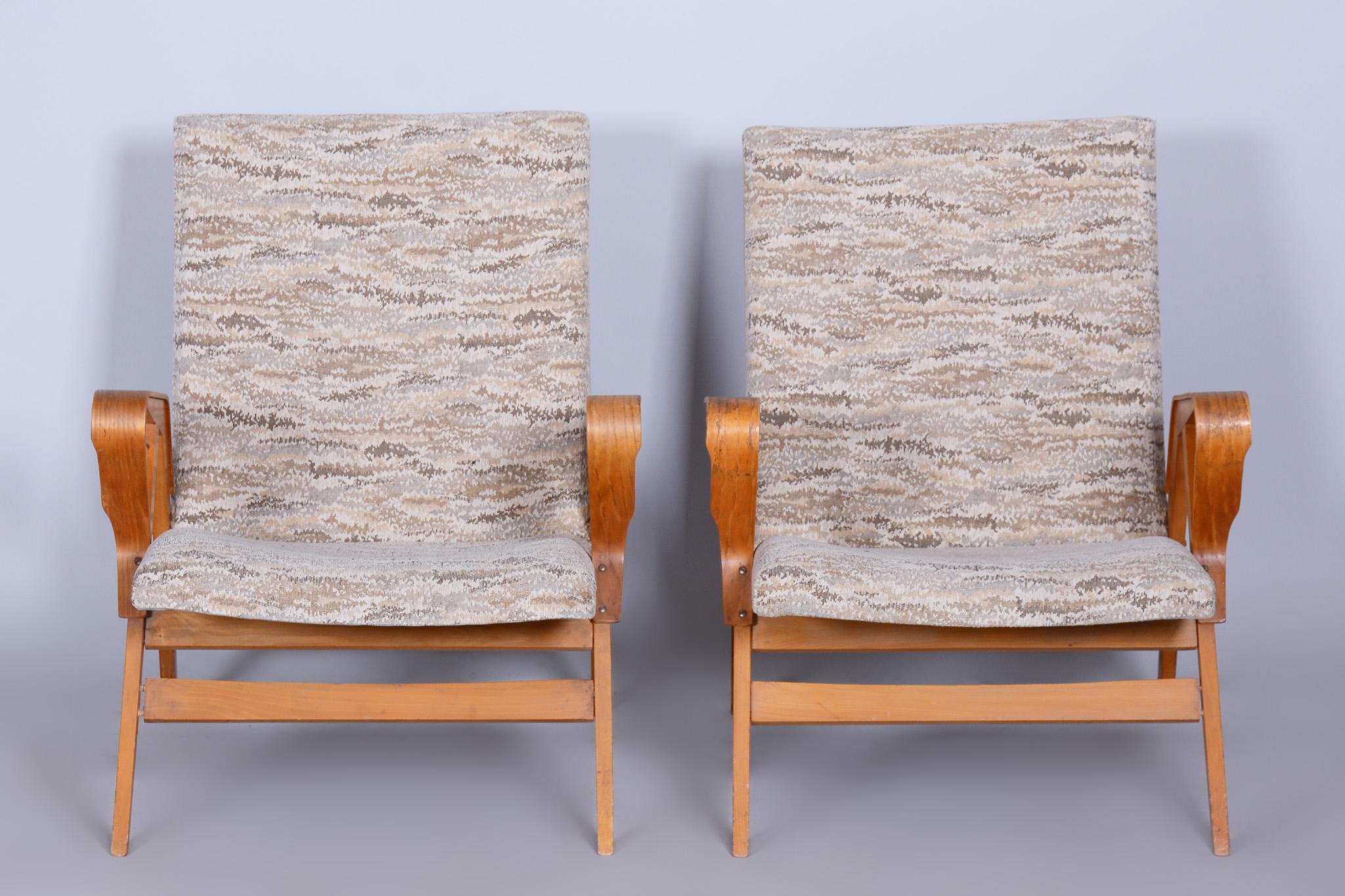 Pair of original midcentury beech armchairs.

Period: 1950-1959
Maker: Tatra - Pravenec
Source: Czechia (Czechoslovakia)
Material: Beech, Fabric

Well-preserved condition.
Professionally cleaned upholstery.