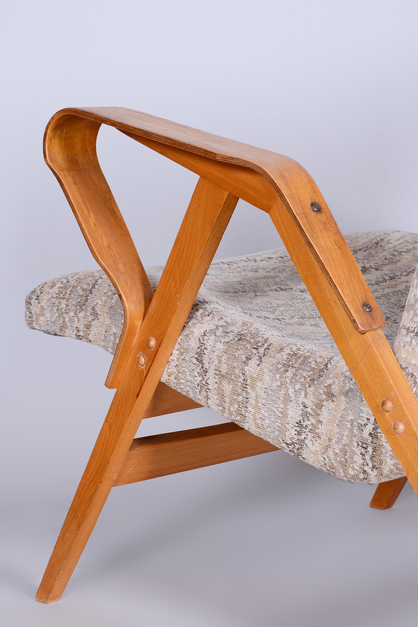 Paire de fauteuils originaux en hêtre du milieu du siècle, Tatra Pravenec, République tchèque, années 1950 Bon état - En vente à Horomerice, CZ