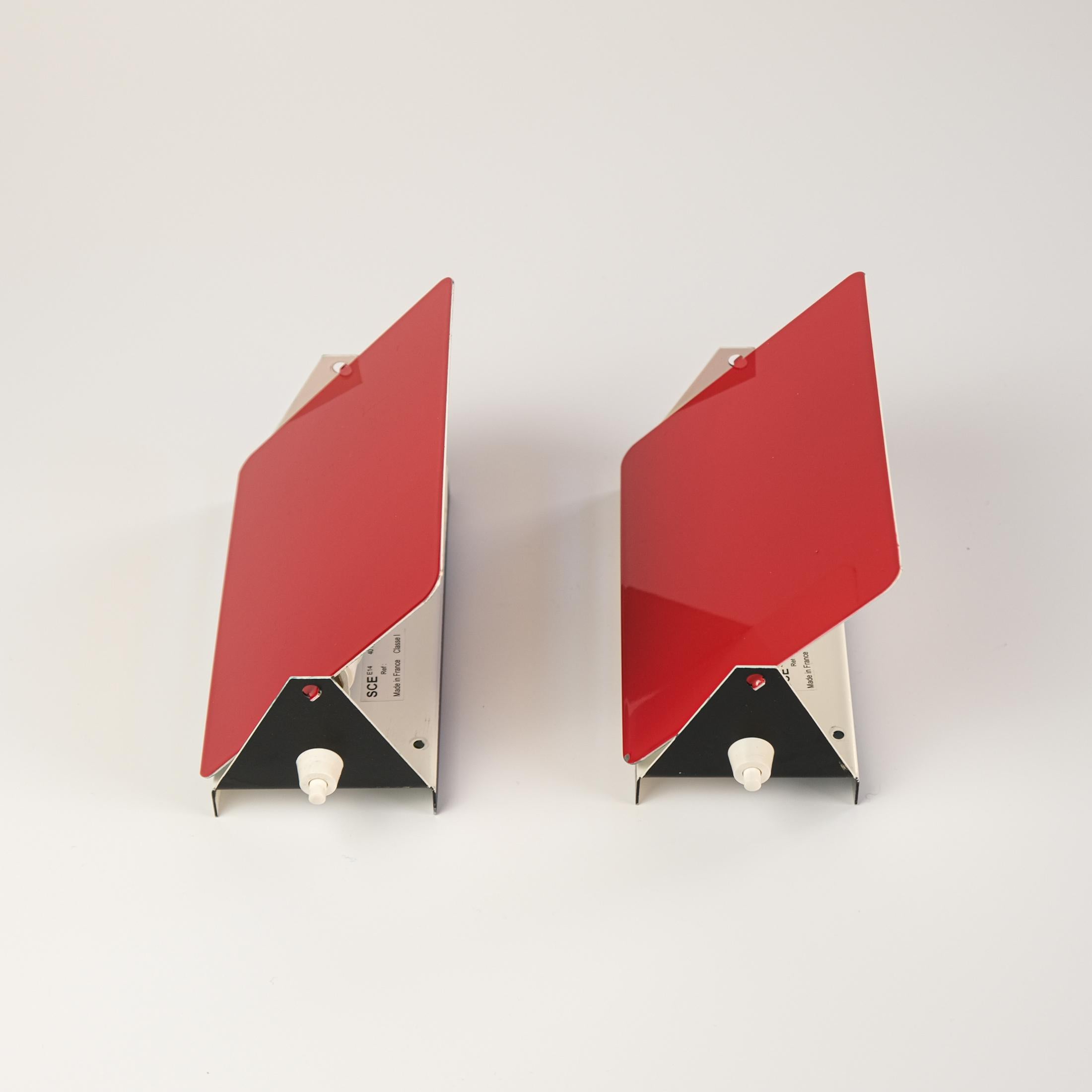 Acier Paire d'appliques originales du milieu du siècle Charlotte Perriand 