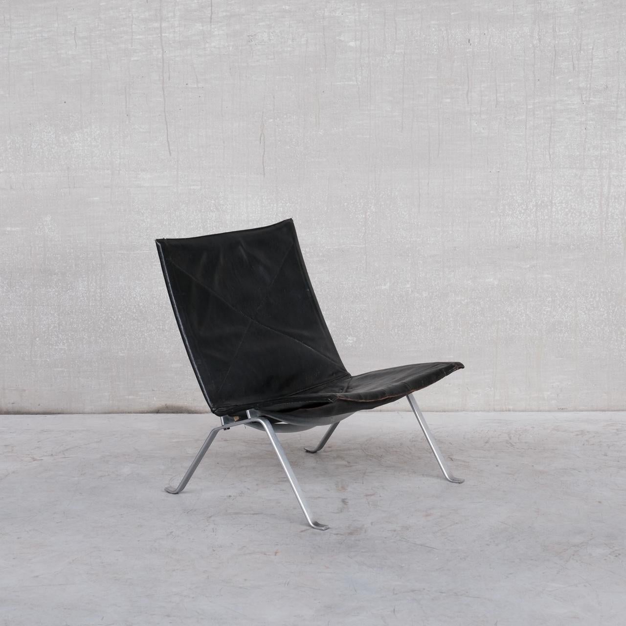 A pair of stylish and comfortable PK22 lounge chairs by Poul Kjærholm for E. Kold Christensen. 

Not later Fritz Hansen edition, these are early edition sets. 

Denmark, c1956. 

Steel frame with original black leather. 

The leather has