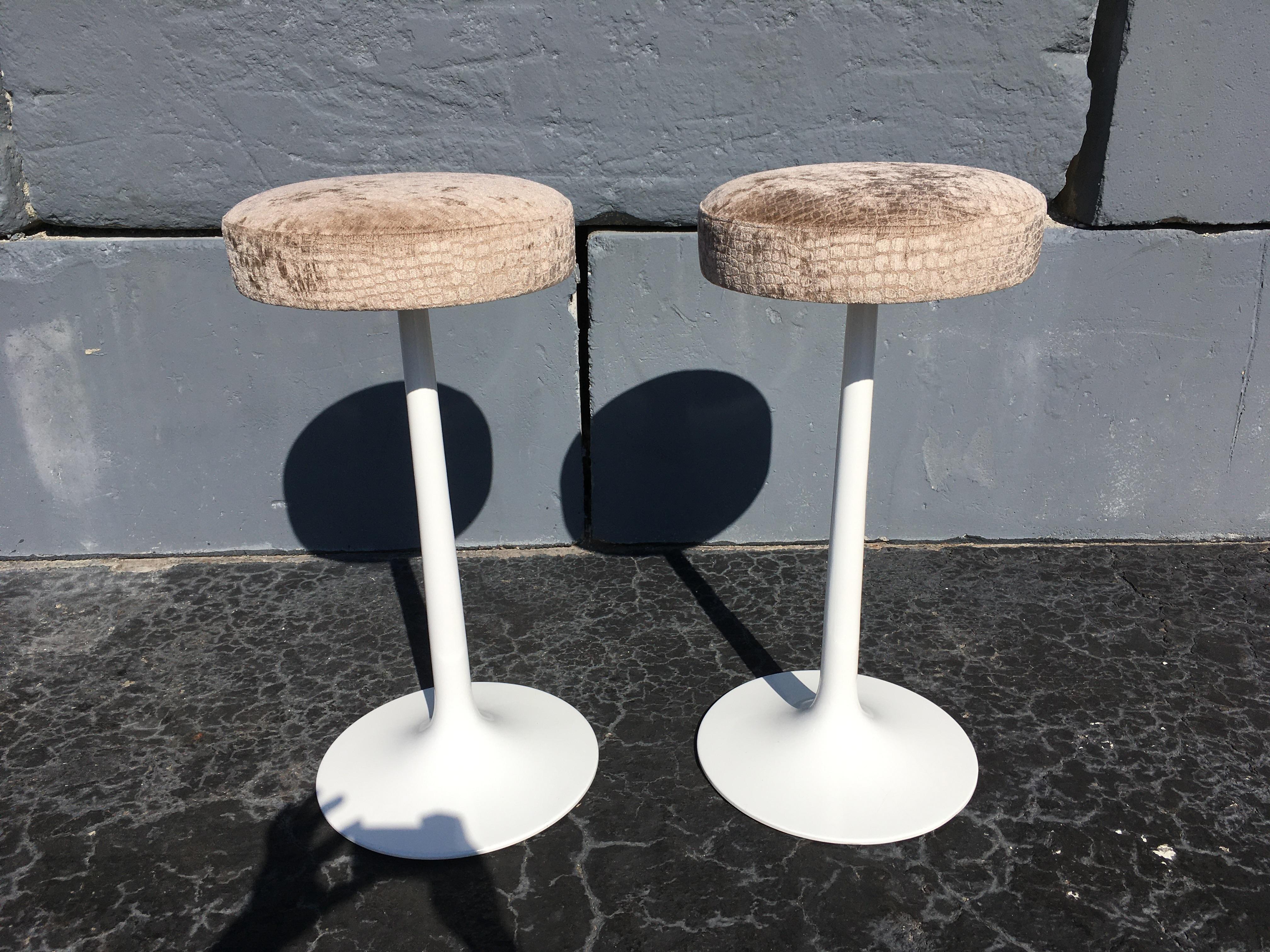 Pair of Original Mid Century Swivel Tulip Bar Stools, Style of Eero Saarinen 2