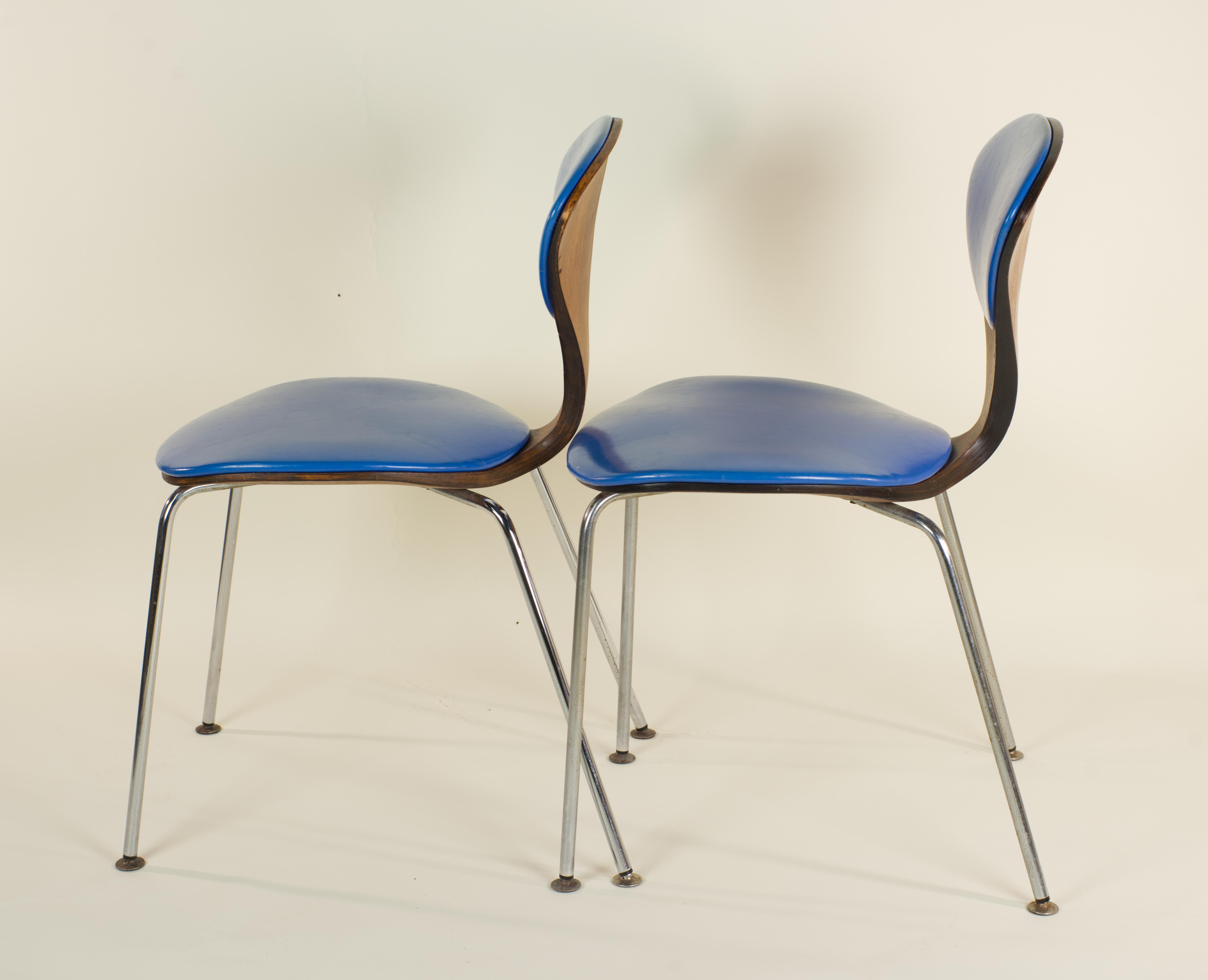 Pair of original Norman Cherner for Plycraft side-chairs, Mid-Century Modern In Good Condition For Sale In Clifton Springs, NY