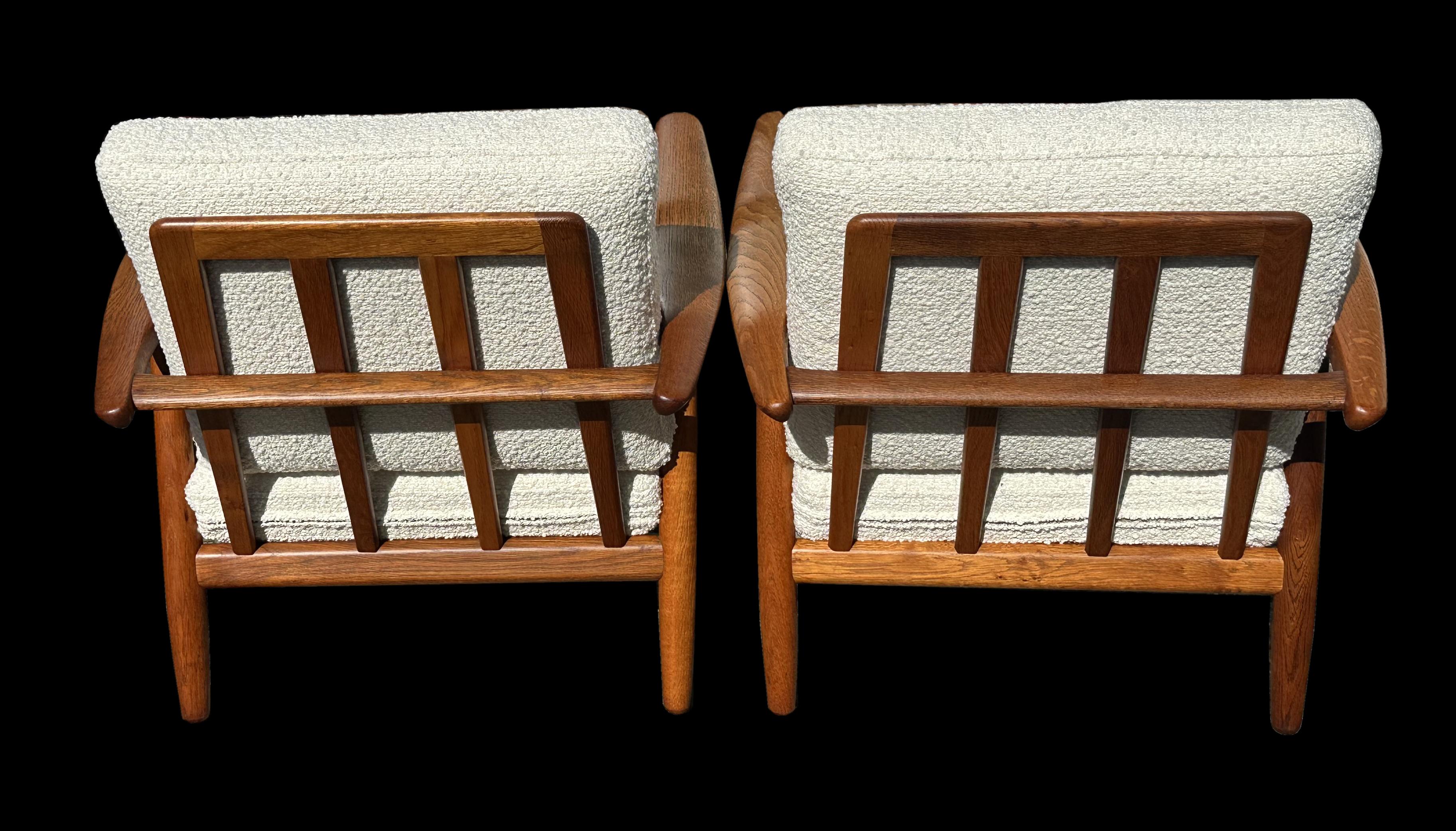 Scandinavian Modern Pair of Original Oak and Bouclé Cigar Chairs by Hans J Wegner for GETAMA  For Sale