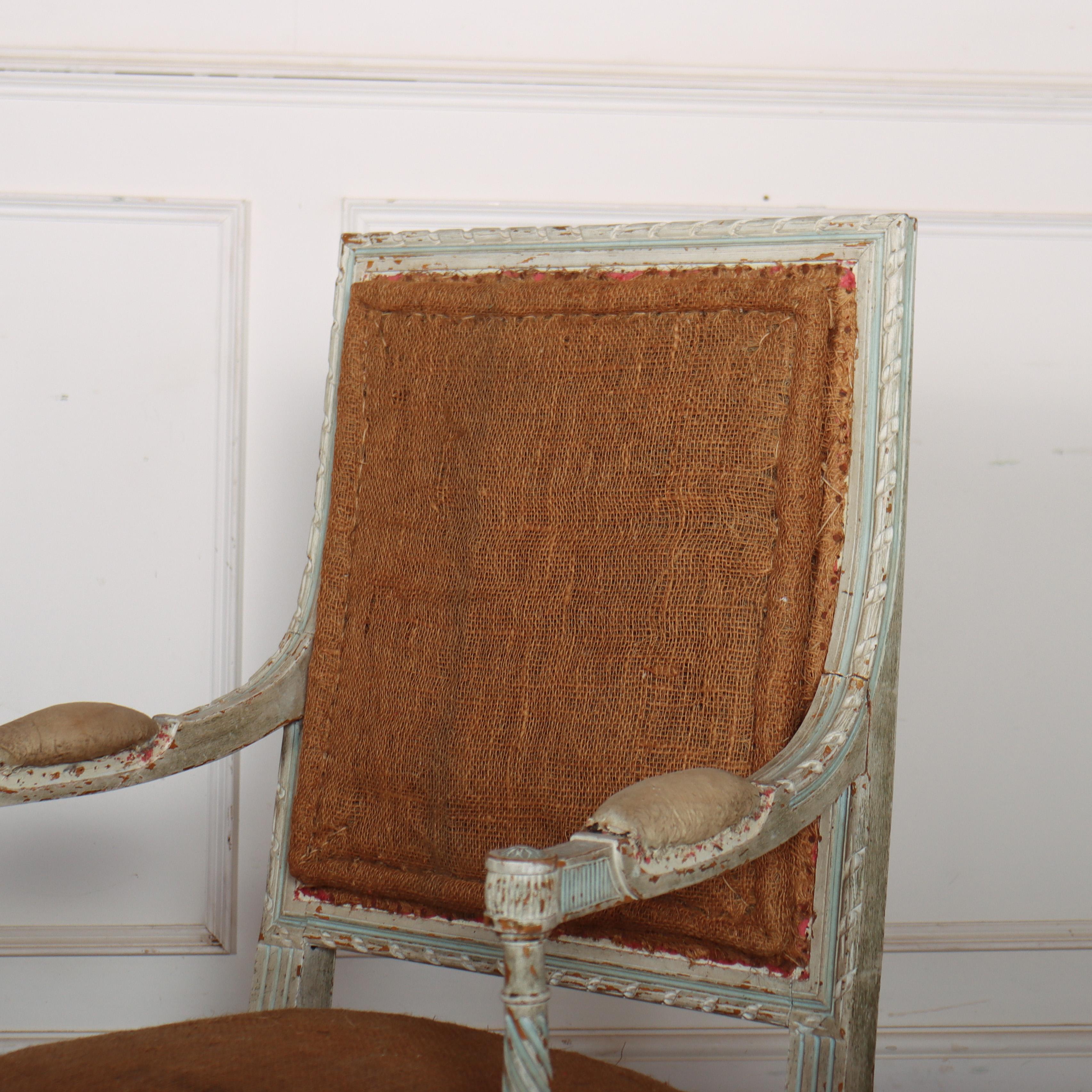 Paire de Fauteuils français peints d'origine en vente 1