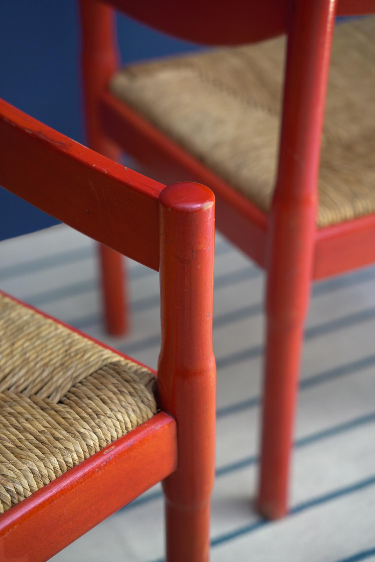 Moderne Paire de fauteuils Carimate rouges d'origine de Vico Magistretti en vente