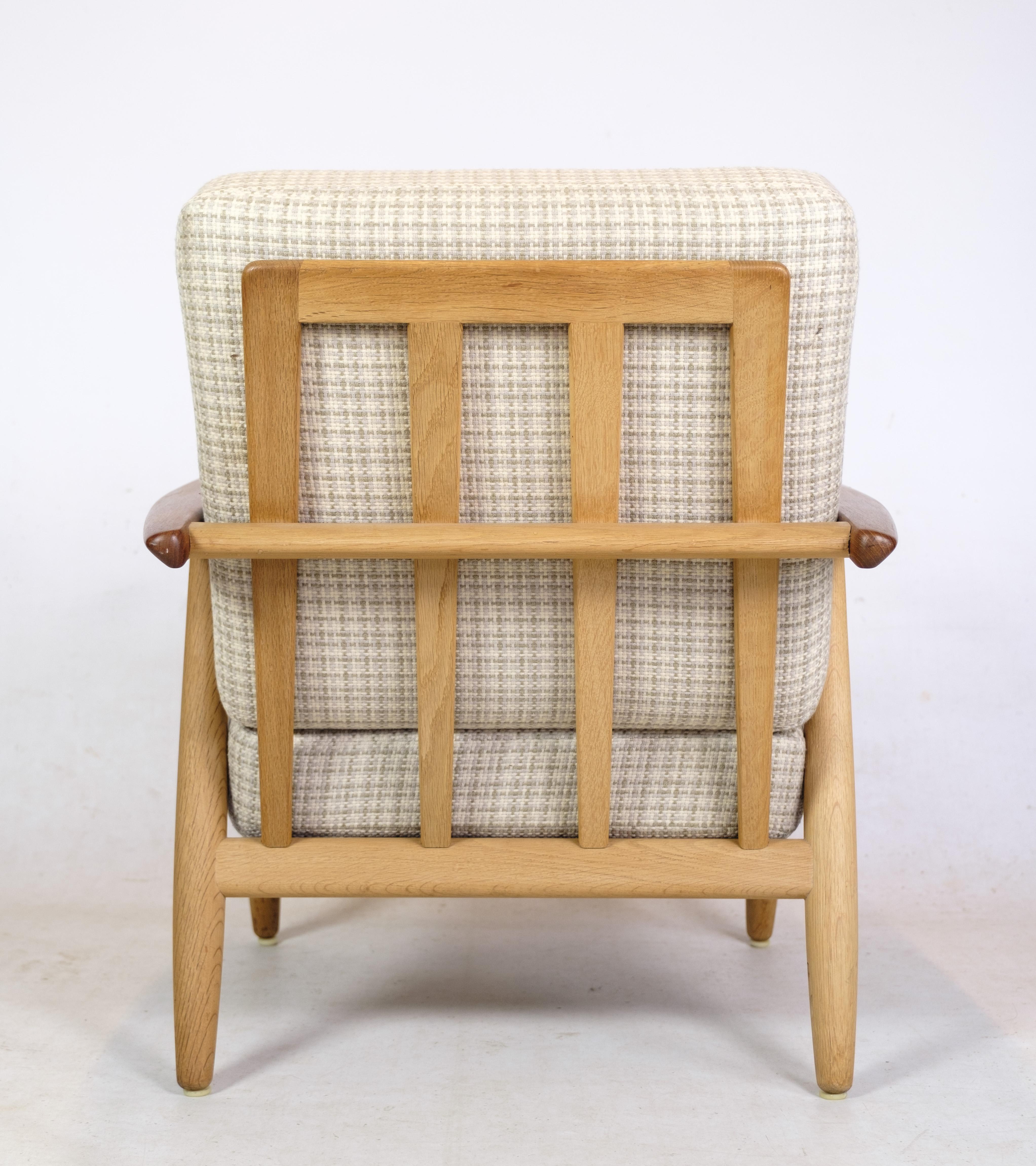 Pair of Original Teak and Oak Cigar Lounge Chairs by Hans J. Wegner for GETAMA For Sale 3