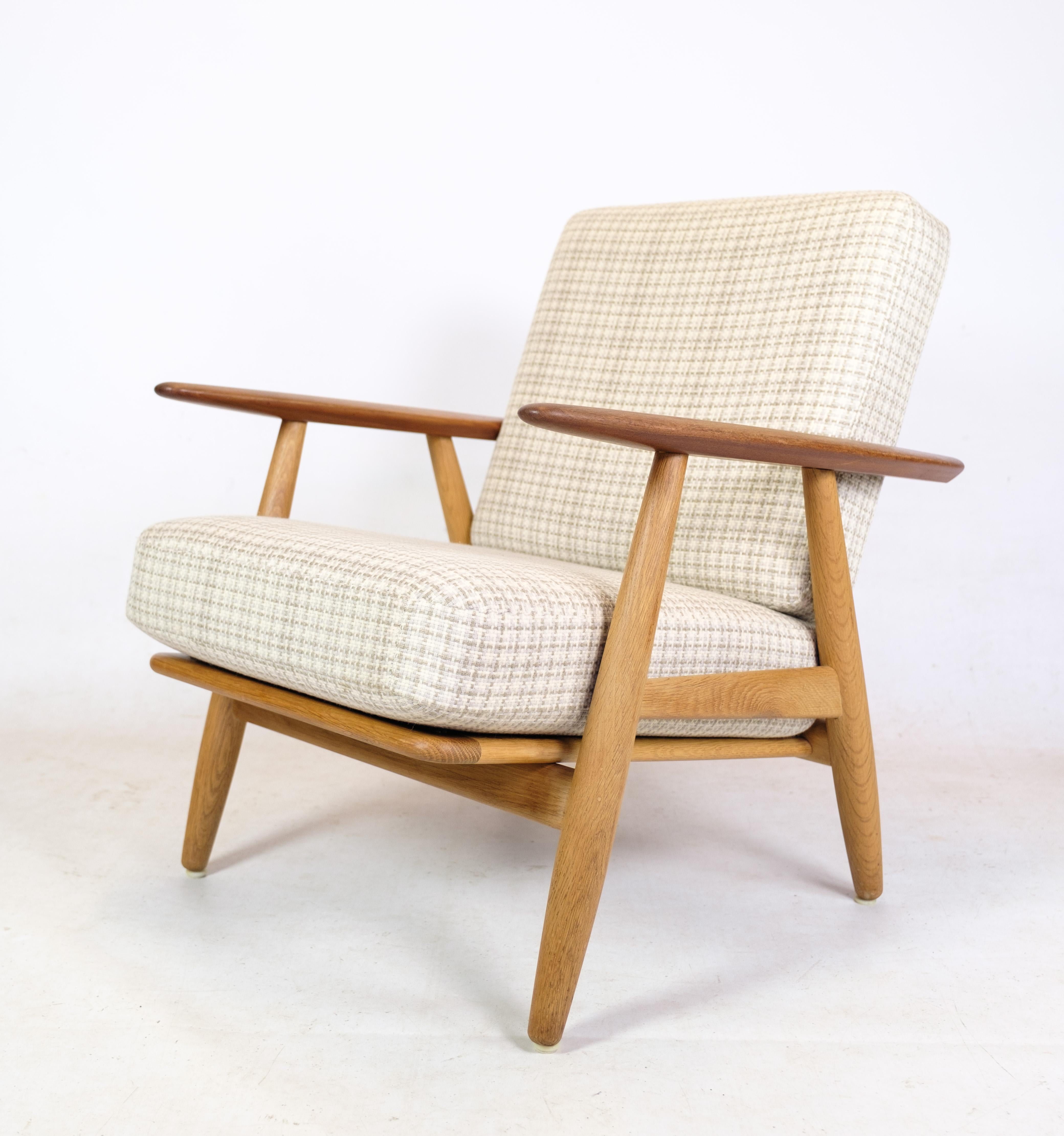 Mid-Century Modern Pair of Original Teak and Oak Cigar Lounge Chairs by Hans J. Wegner for GETAMA For Sale
