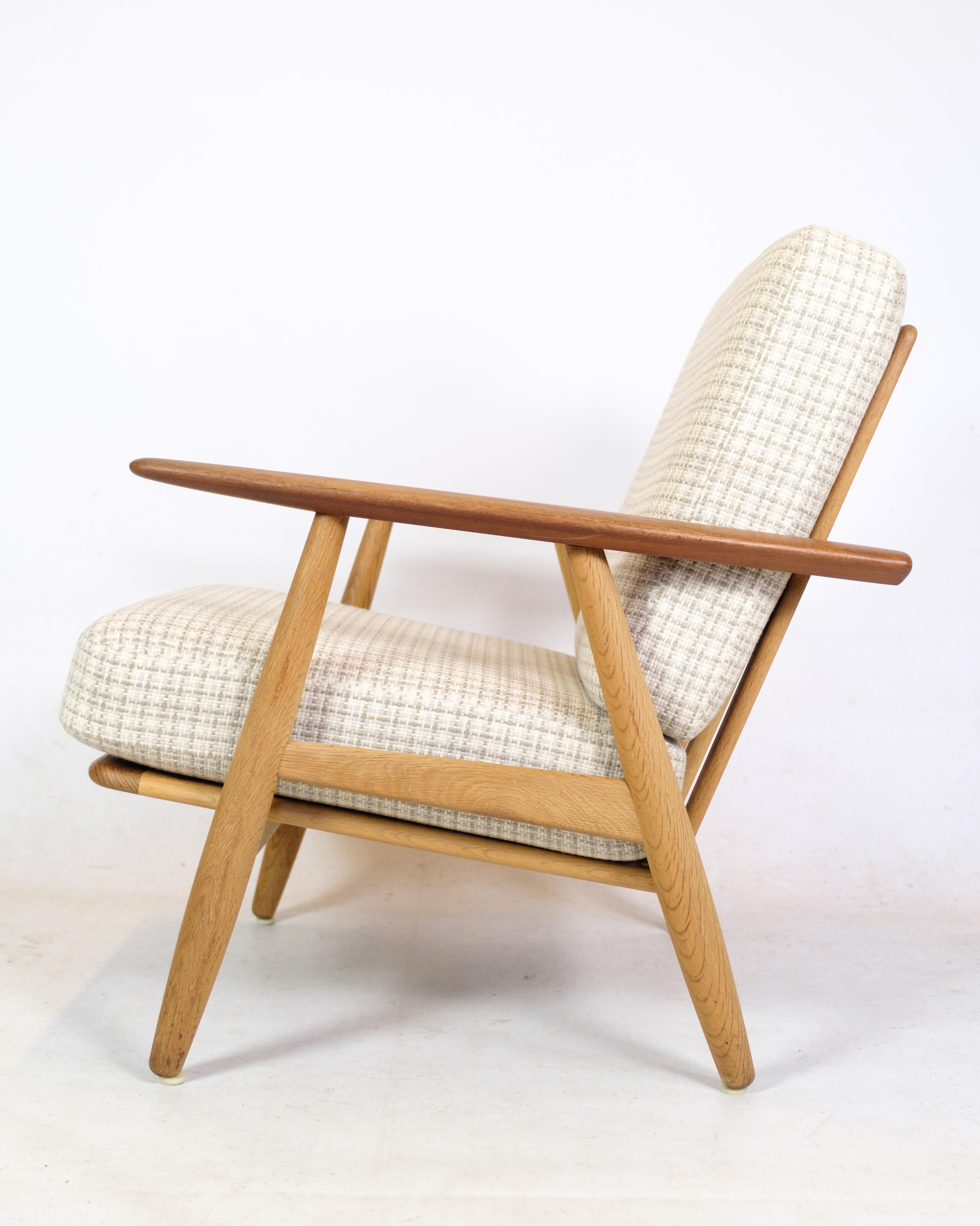 Pair of Original Teak and Oak Cigar Lounge Chairs by Hans J. Wegner for GETAMA For Sale 2