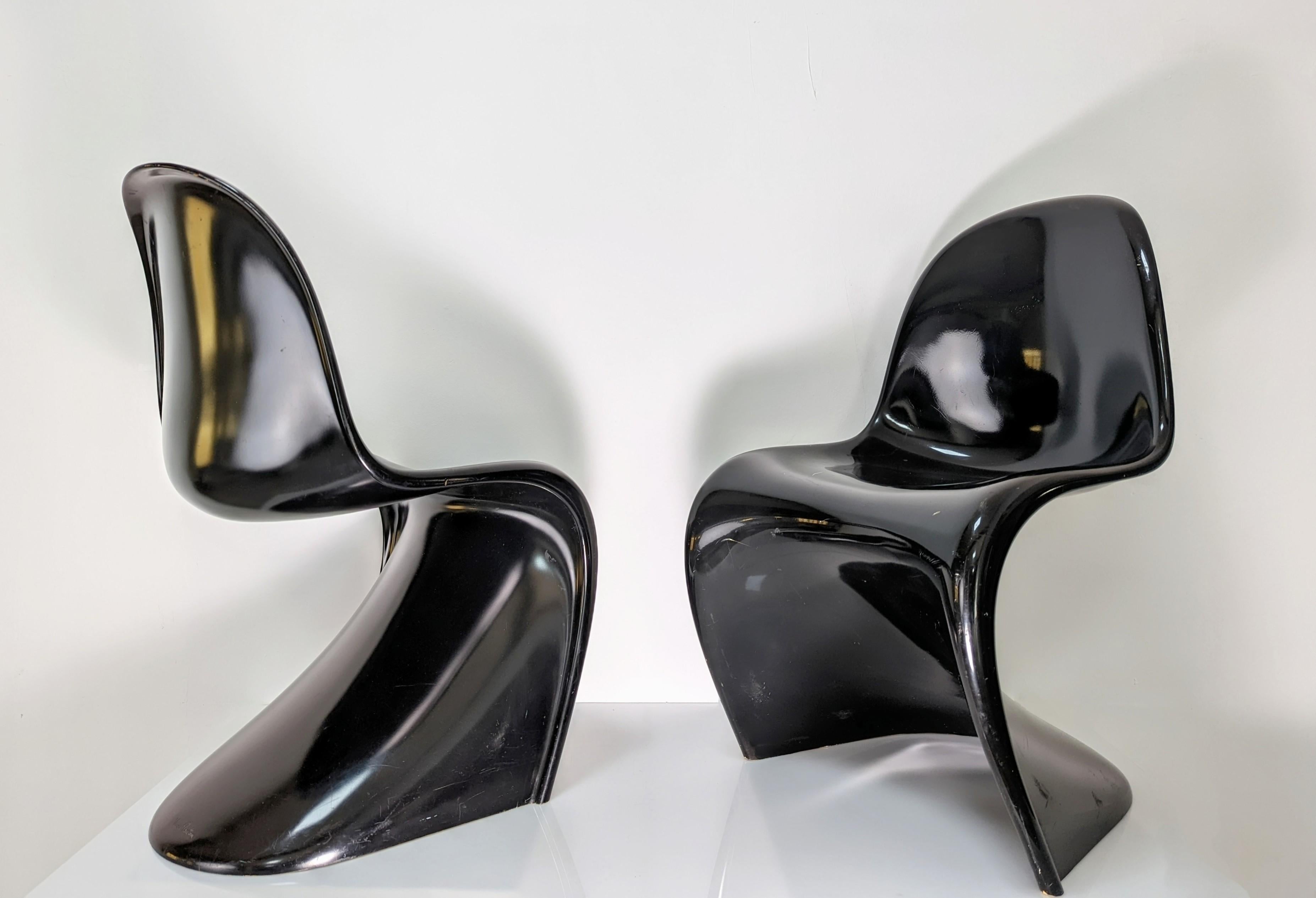 Fantastic pair of original chairs by the architect and designer, a symbol of 20th century design, Verner Panton. With this chair, he achieved the first one-piece cantilever chair. One of the first models is kept at the MoMA in New York.