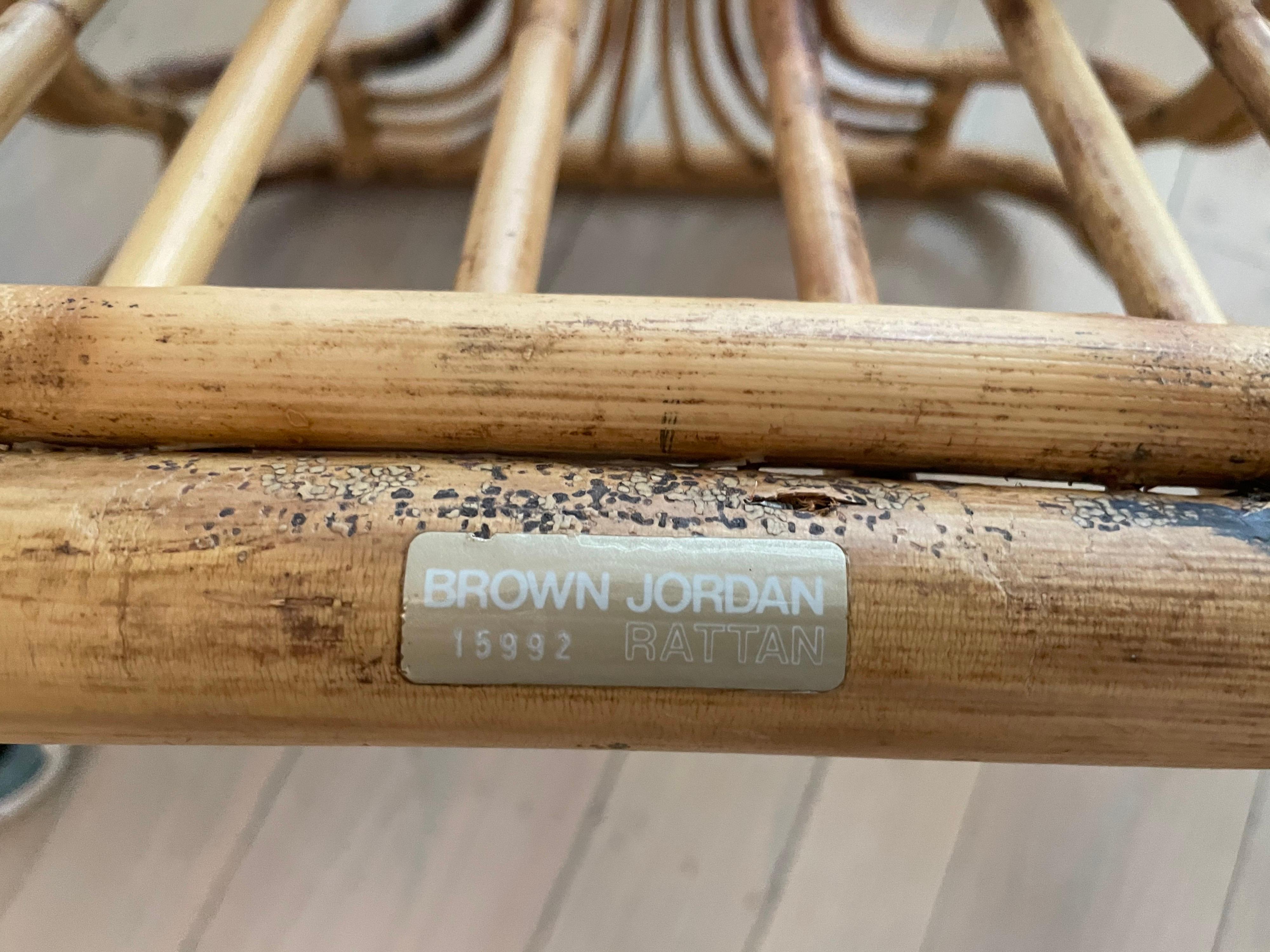 Organique Brown Jordan paire de fauteuils vintage originaux en rotin courbé en vente