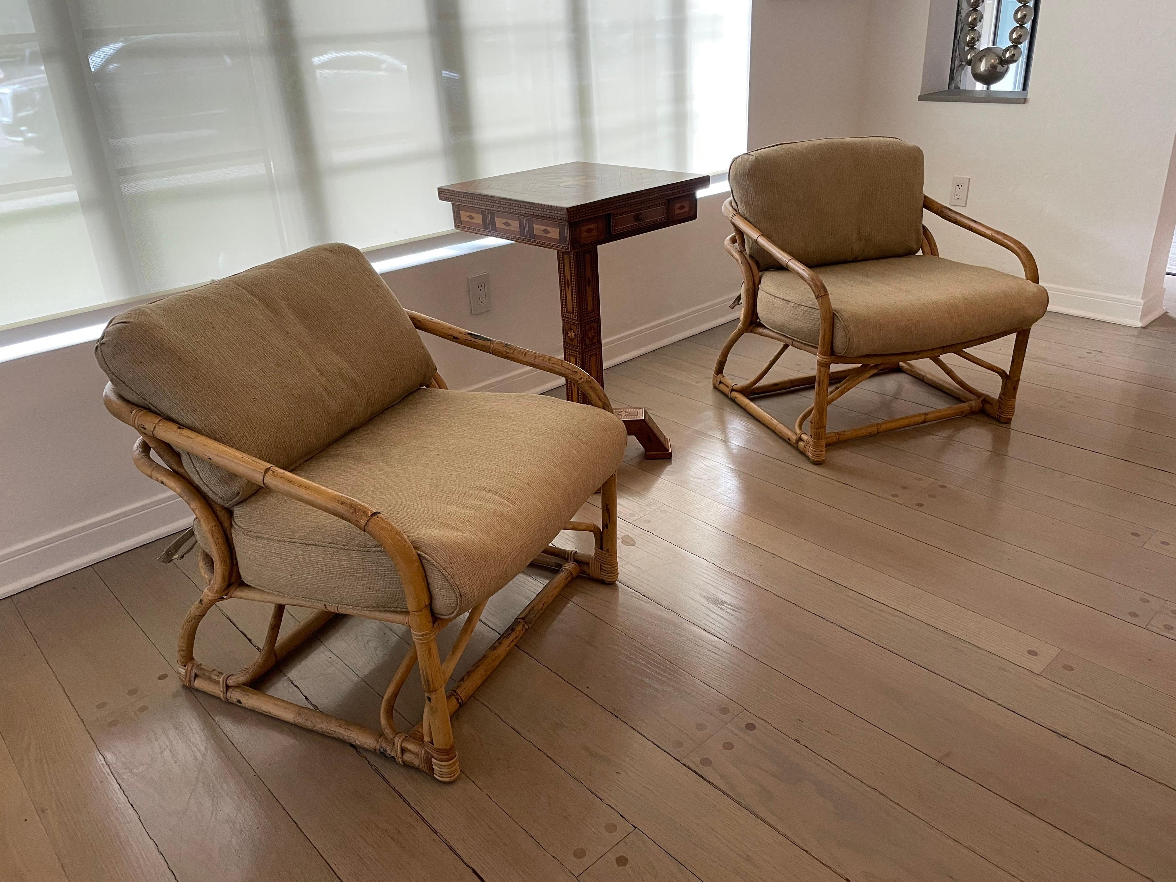 Ein Paar originale Vintage Brown Jordan gebogene Rattan-Sessel im Zustand „Gut“ im Angebot in East Hampton, NY