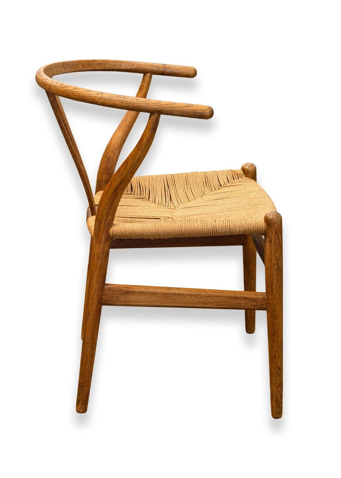 Pair of Original Vintage Mid Century Hans Wegner Teak Wood Wishbone Chairs In Good Condition In Keego Harbor, MI