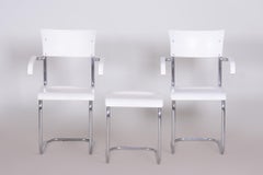 Paar originale weiße Mucke Melder Stühle und Hocker, hergestellt in den 1930er Jahren in Tschechien