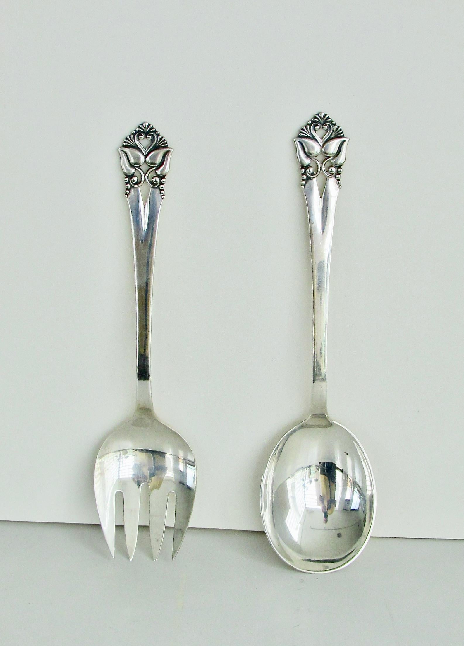 Scandinave moderne Paire de pièces de service en argent sterling d'Orla Mogensen Denmark en vente