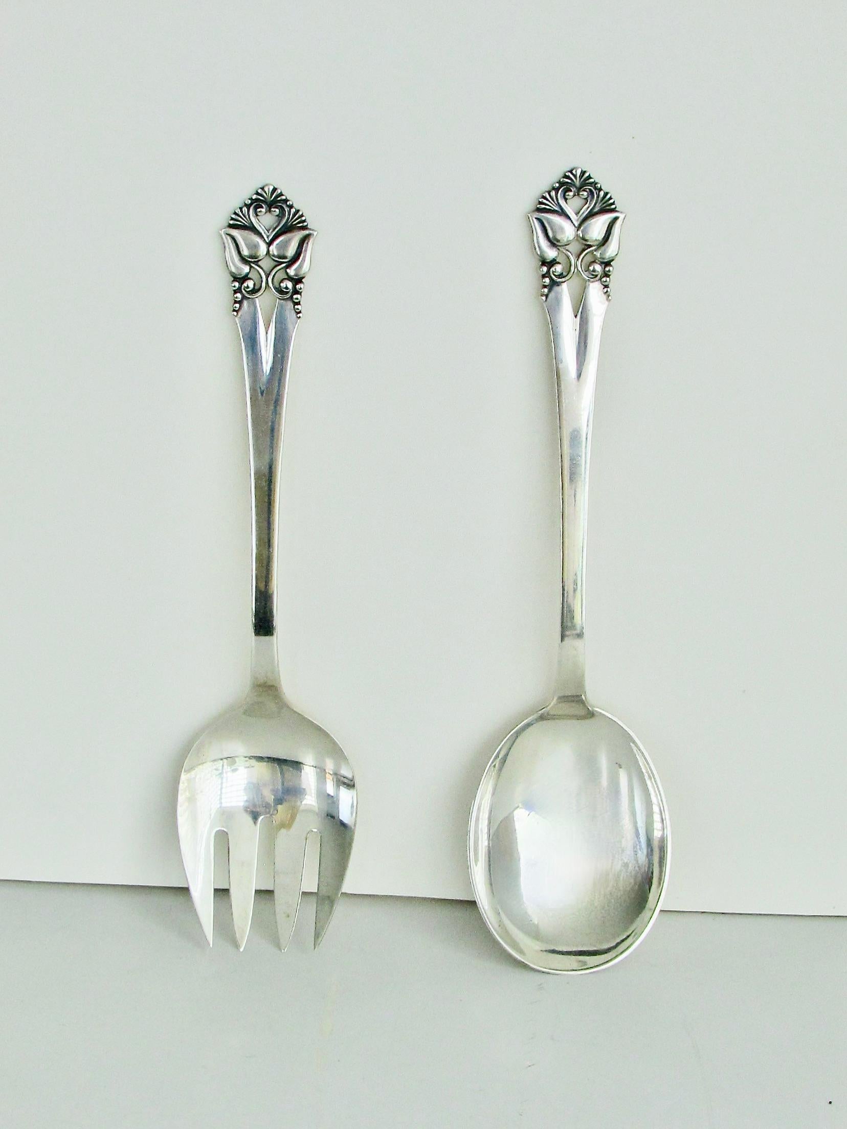 Danois Paire de pièces de service en argent sterling d'Orla Mogensen Denmark en vente