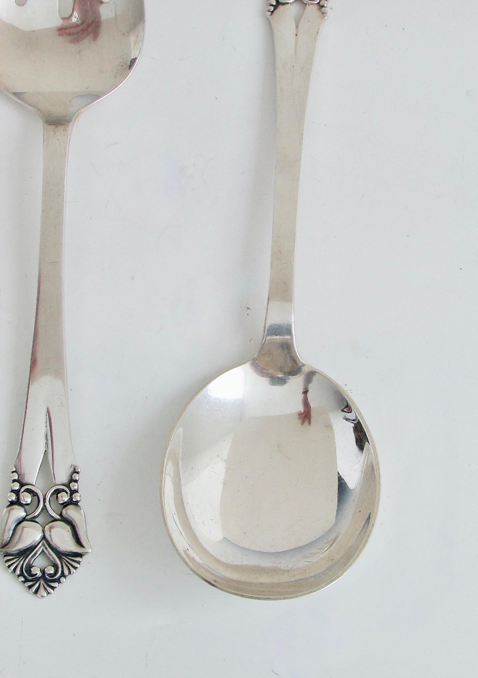 Paire de pièces de service en argent sterling d'Orla Mogensen Denmark Bon état - En vente à Ferndale, MI