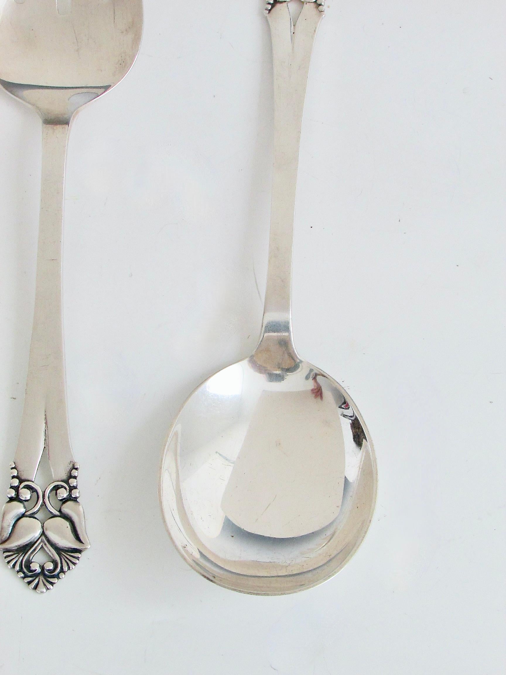 20ième siècle Paire de pièces de service en argent sterling d'Orla Mogensen Denmark en vente