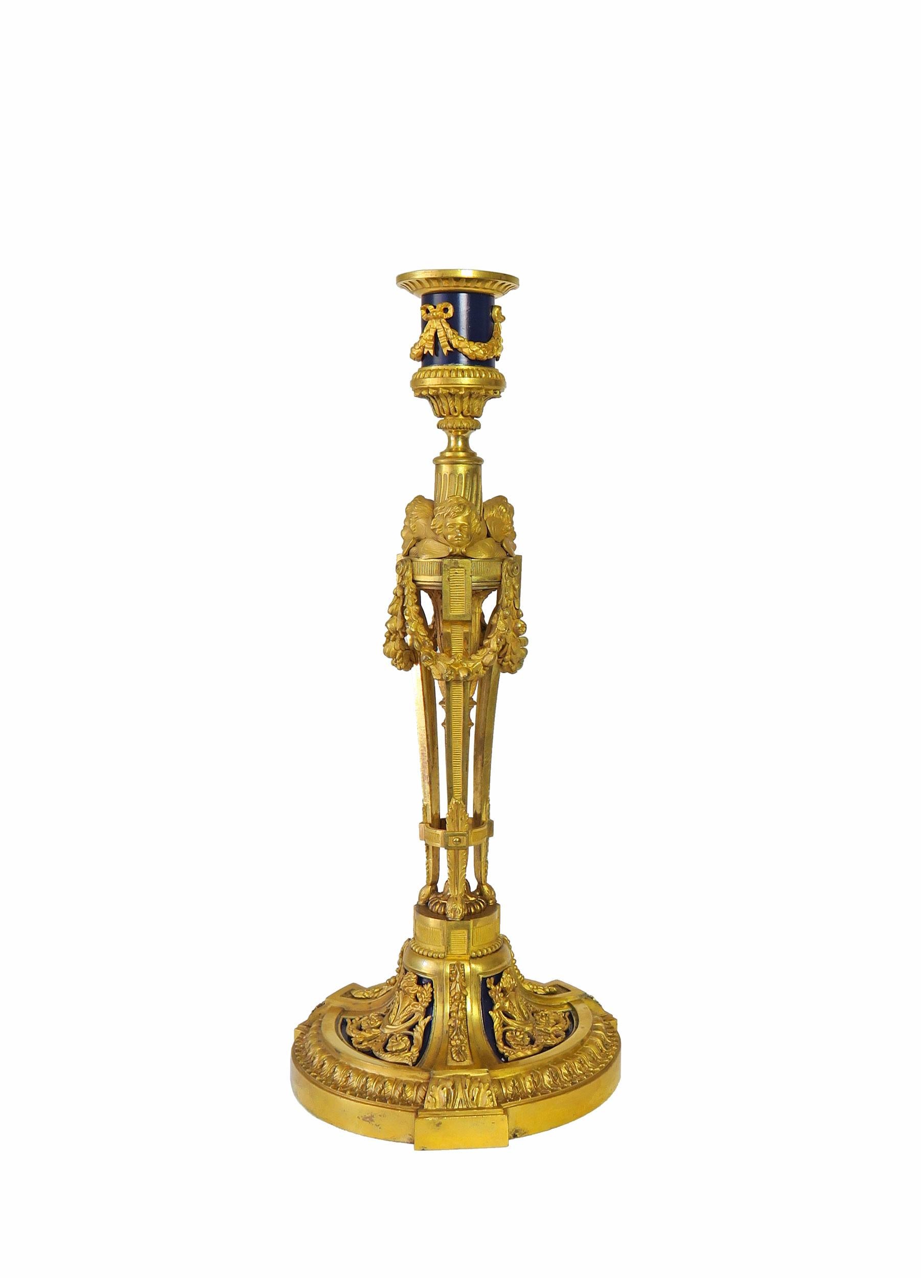 Moulage Paire de bougeoirs en bronze doré d'après le modèle d'Etienne Martincourt, par Millet en vente