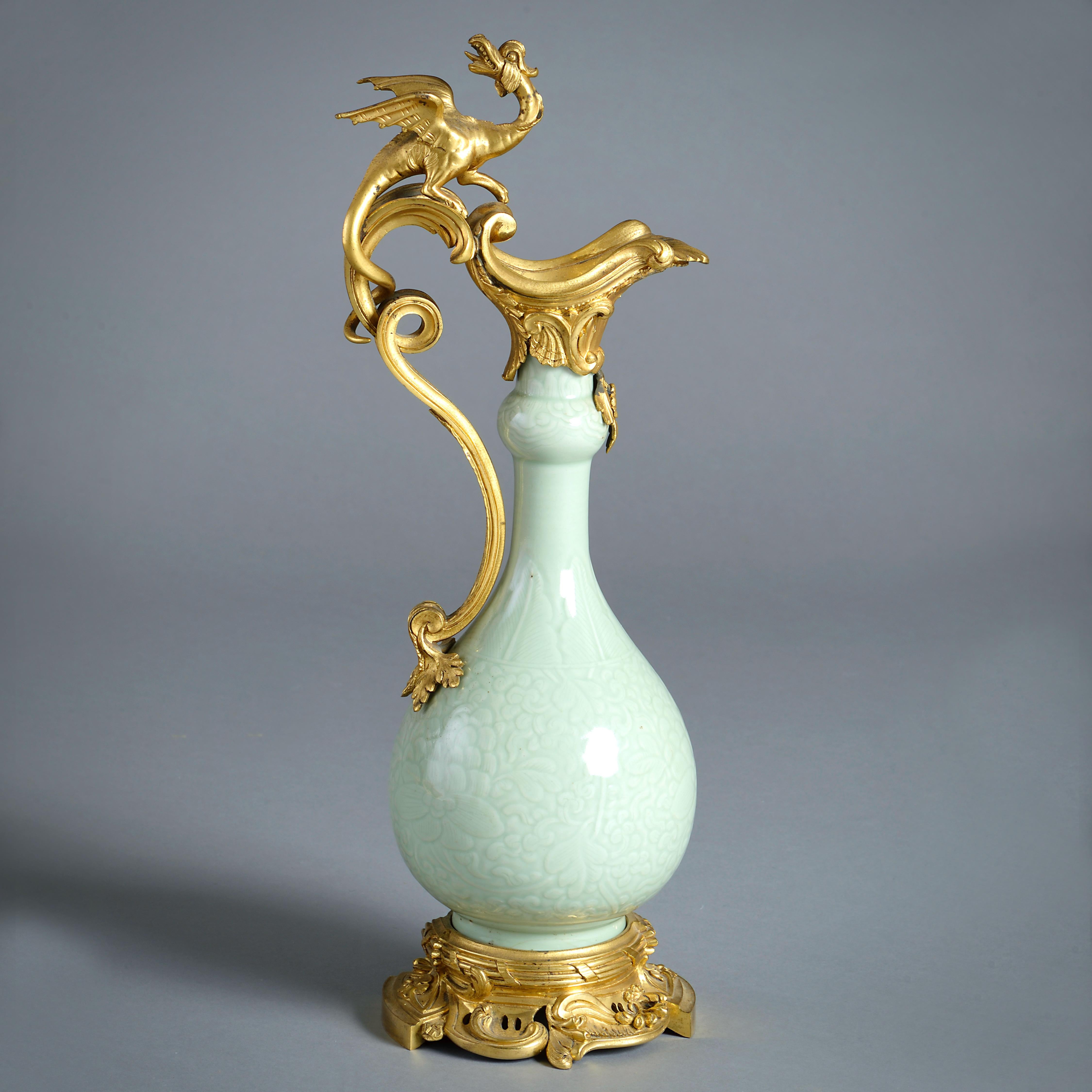 XIX secolo Coppia di gocce d'acqua in celadon con montatura in ormolu attribuite a Edward Holmes Baldock in vendita