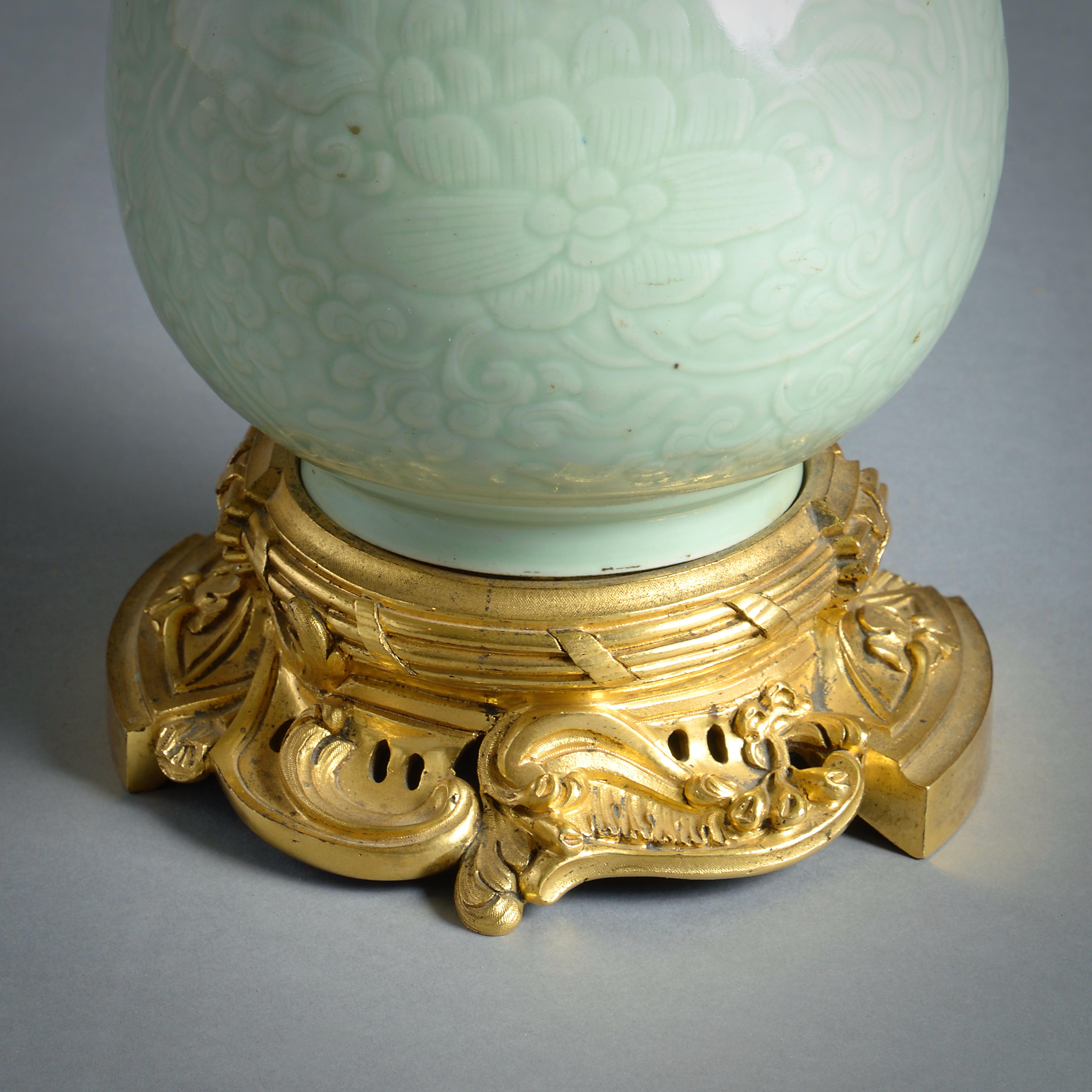 Coppia di gocce d'acqua in celadon con montatura in ormolu attribuite a Edward Holmes Baldock in vendita 4