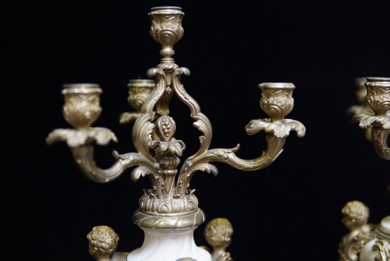 Paire de candélabres en marbre montés sur bronze doré, 19e siècle, France en vente 2