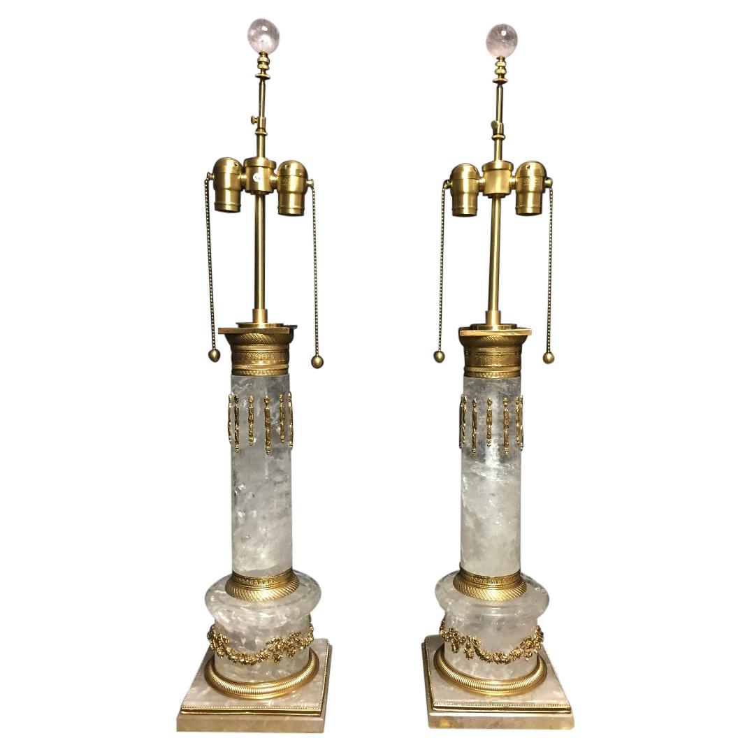 Pareja de Lámparas Columnares de Cristal de Roca Montadas en Ormolu en venta
