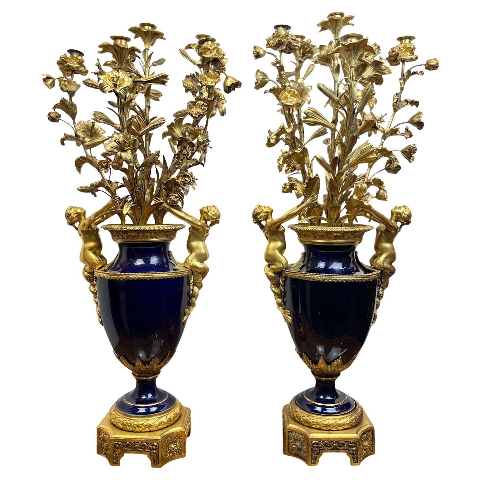 Coppia di candelabri a bouquet in stile Sèvres con montatura in ormù in vendita