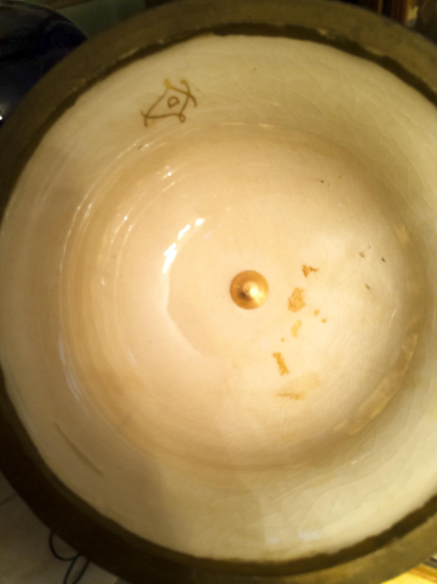 Metallo Coppia di vasi in porcellana Ormolu Manufature Nationale Sèvres, XIX secolo in vendita