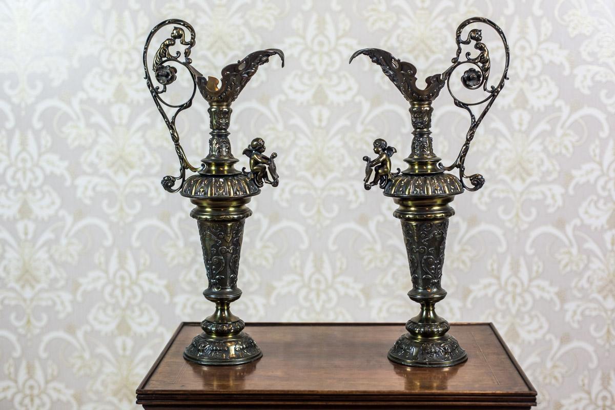 We present you these two richly ornamented French vases.

The price is for two pieces.