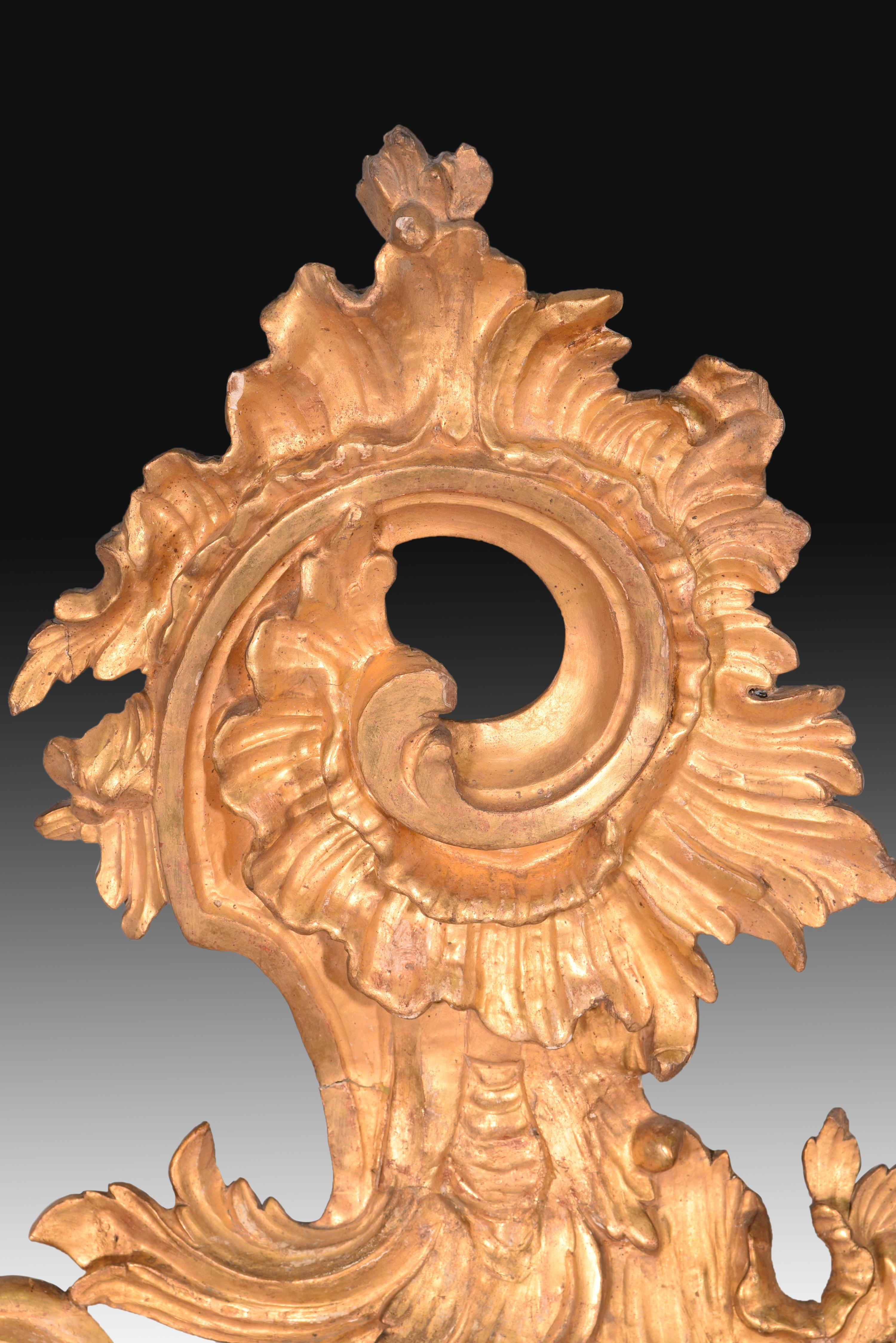 Pair of Ornamental Mirrors, Giltwood, Roccoco, 18th Century In Fair Condition For Sale In Madrid, ES