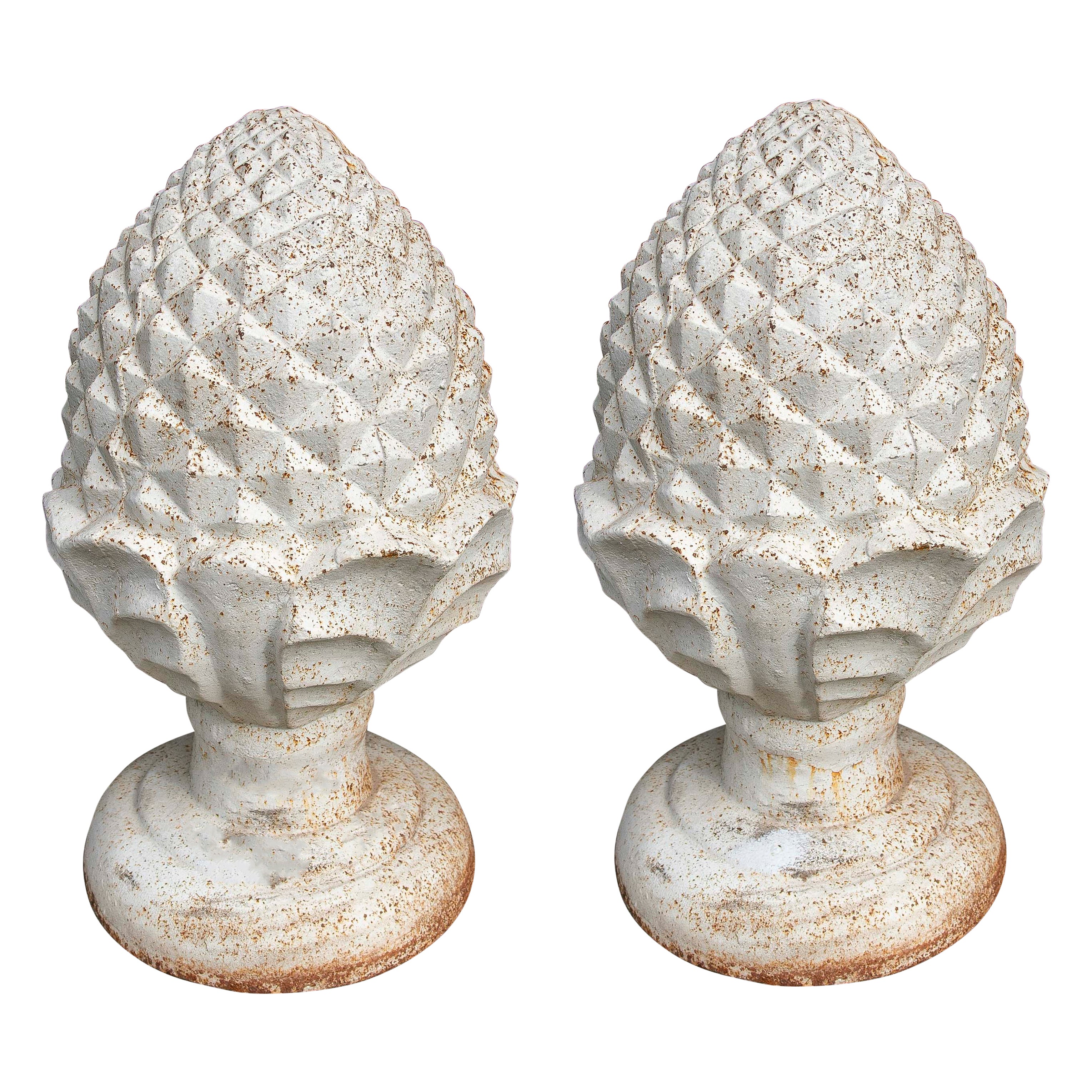 Pareja de Piñas Ornamentales de Hierro Blanco para Jardín