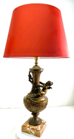 Pareja de Jarrones o Lámparas Ornamentados con Angelitos y Ricamente Decorados