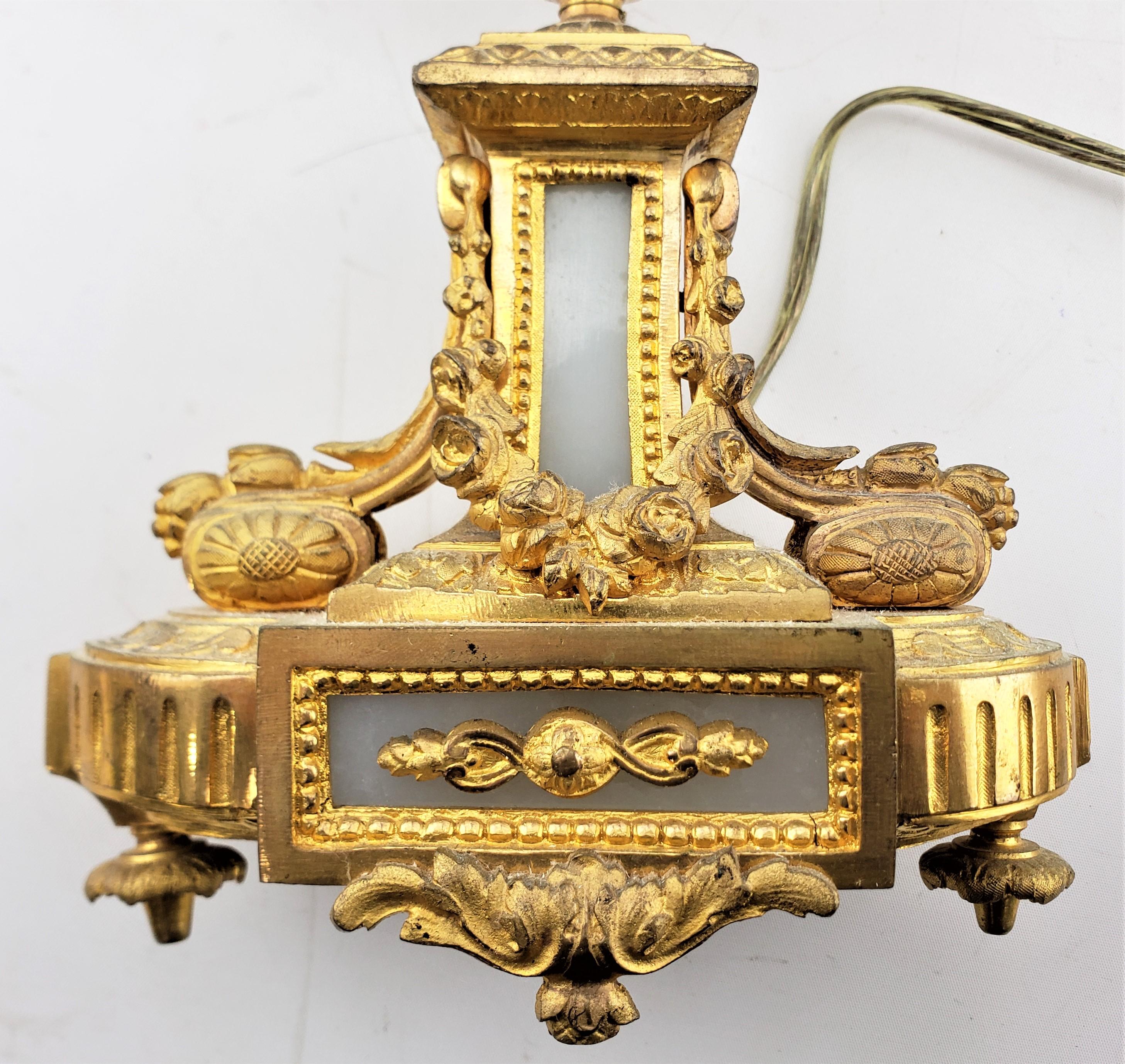 Paire de lampes de bureau françaises anciennes ornées de candélabres convertis en bronze doré en vente 5