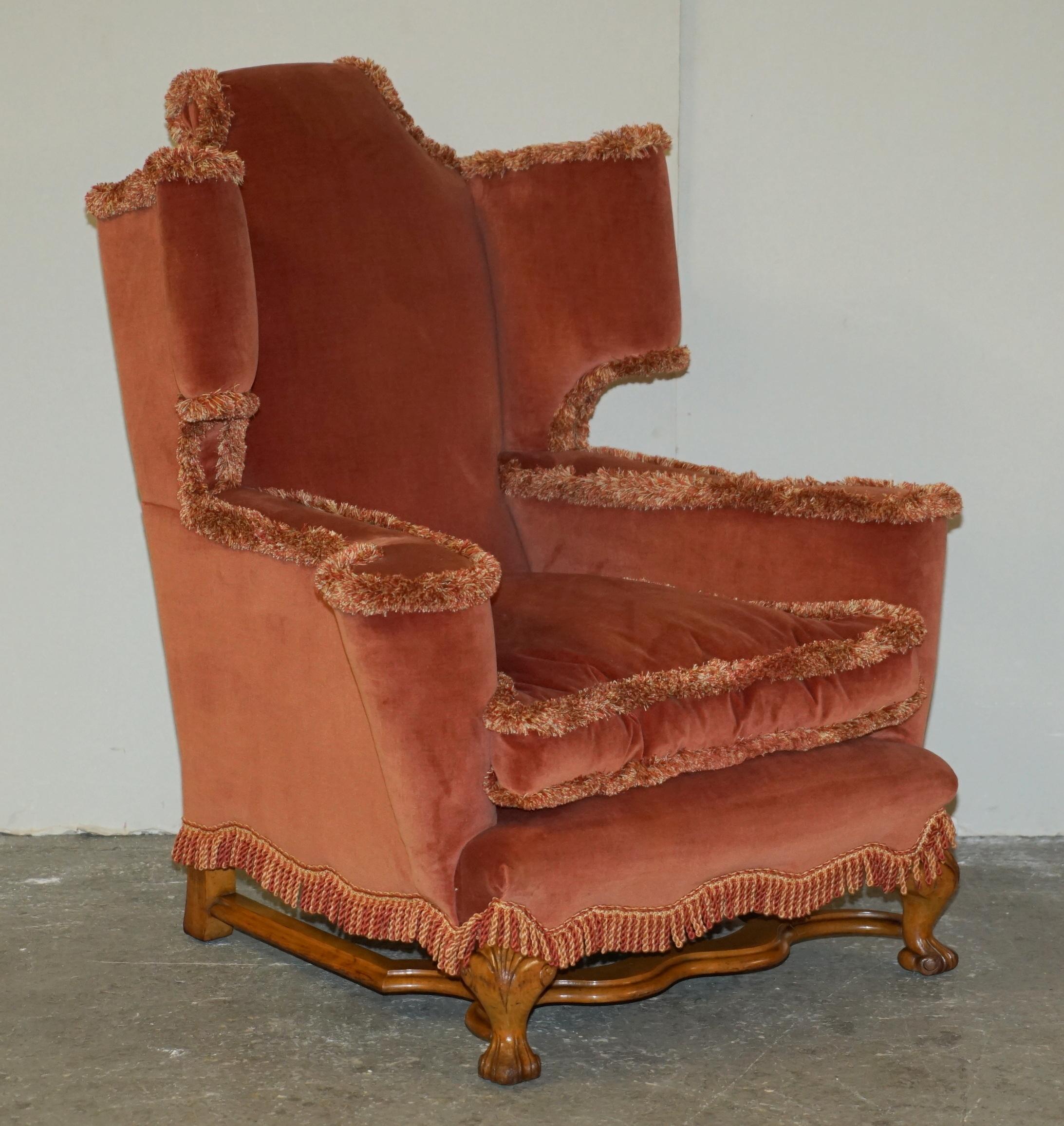 Royal House Antiques

The House Antiques a le plaisir d'offrir à la vente cette paire de fauteuils trône italiens / carolingiens anciens avec des bases ornementales sculptées et des accoudoirs plats de style William Morris.

Veuillez noter que les