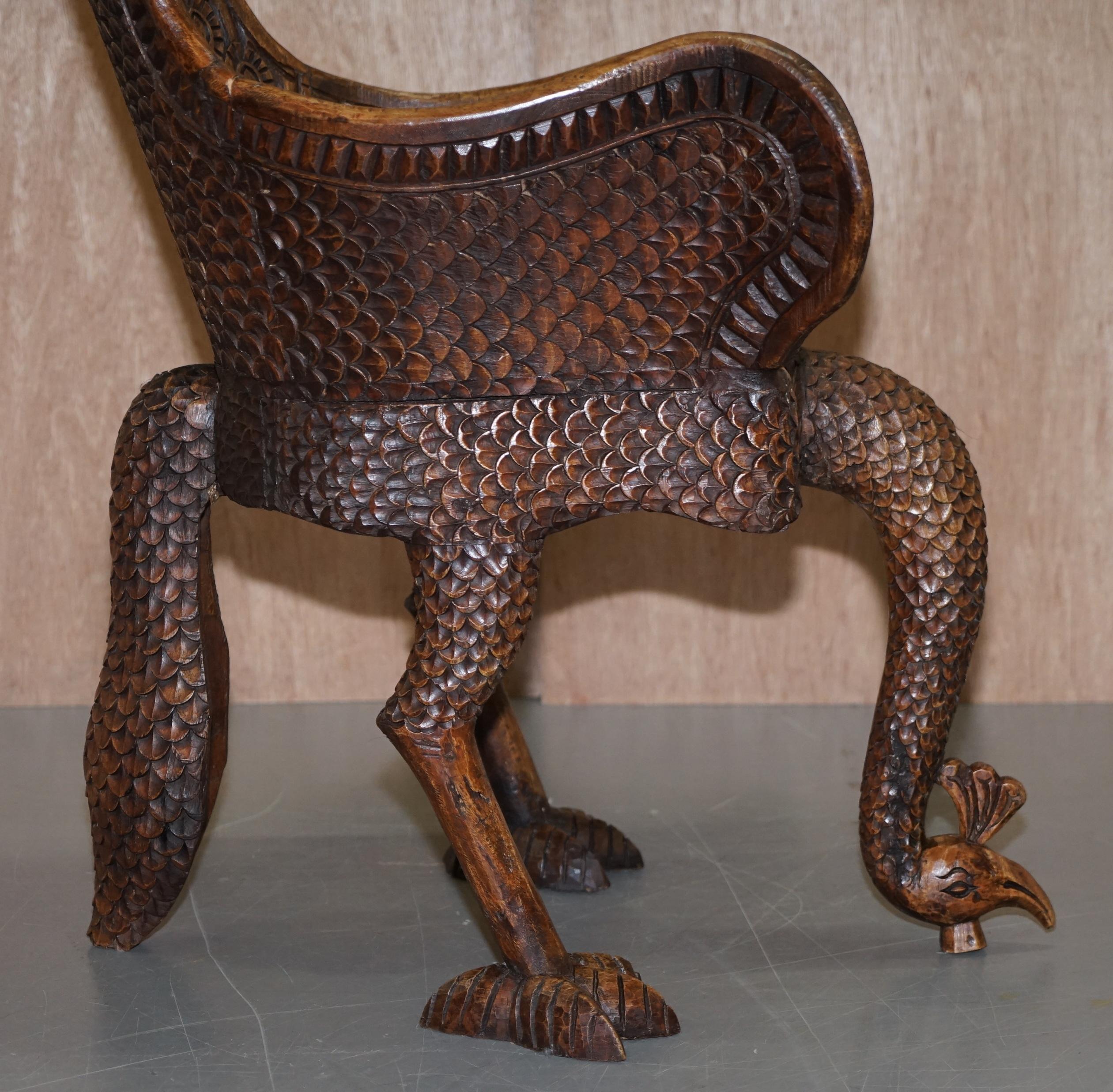 Paire de fauteuils paon ornés, sculptés à la main, de style anglo-indien birman, datant d'environ 1880 en vente 3