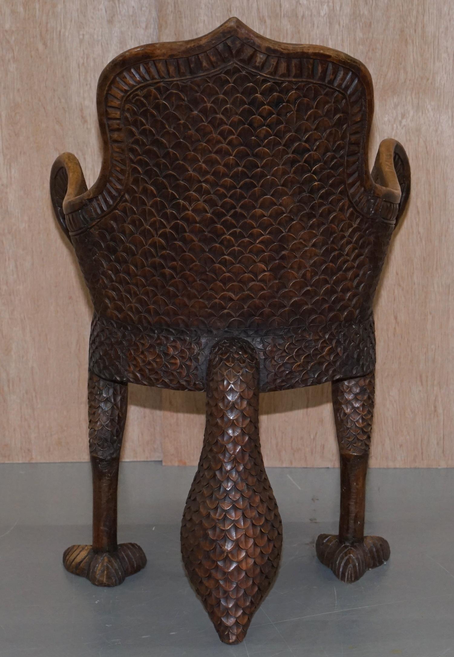 Paire de fauteuils paon ornés, sculptés à la main, de style anglo-indien birman, datant d'environ 1880 en vente 5