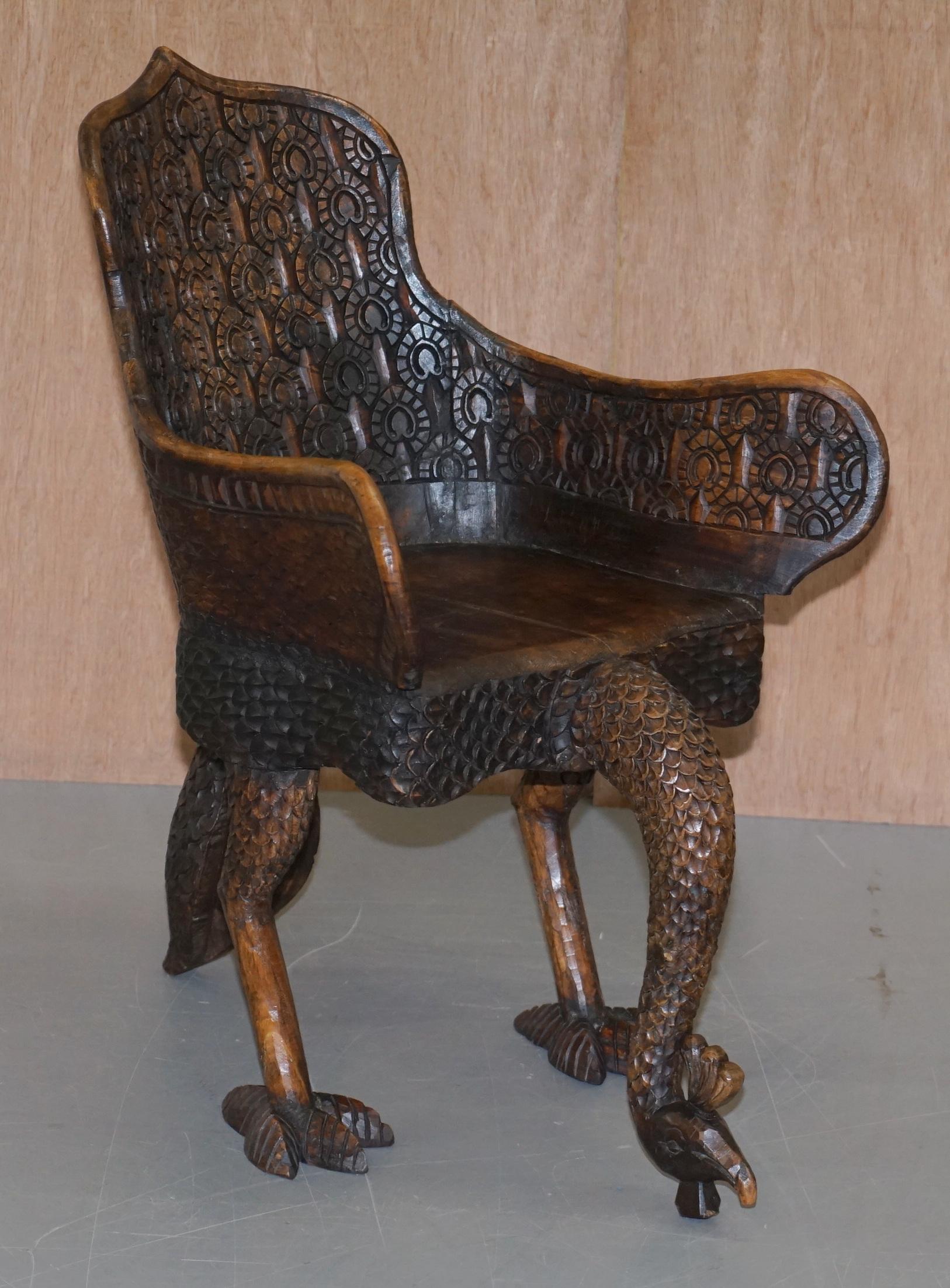 Paire de fauteuils paon ornés, sculptés à la main, de style anglo-indien birman, datant d'environ 1880 en vente 7