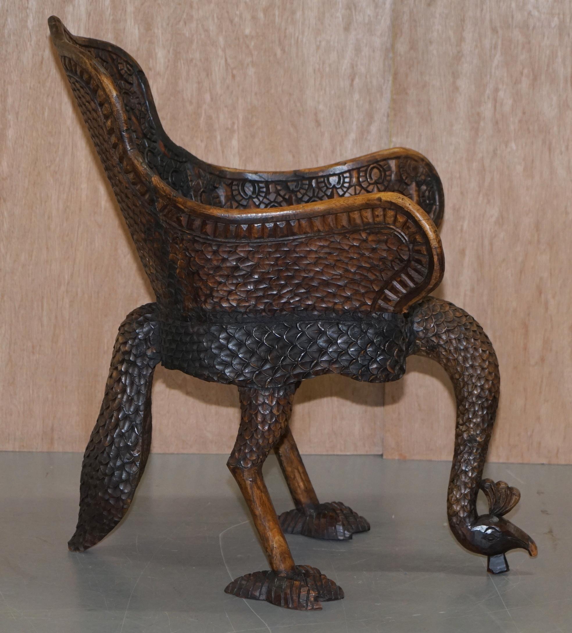 Paire de fauteuils paon ornés, sculptés à la main, de style anglo-indien birman, datant d'environ 1880 en vente 10