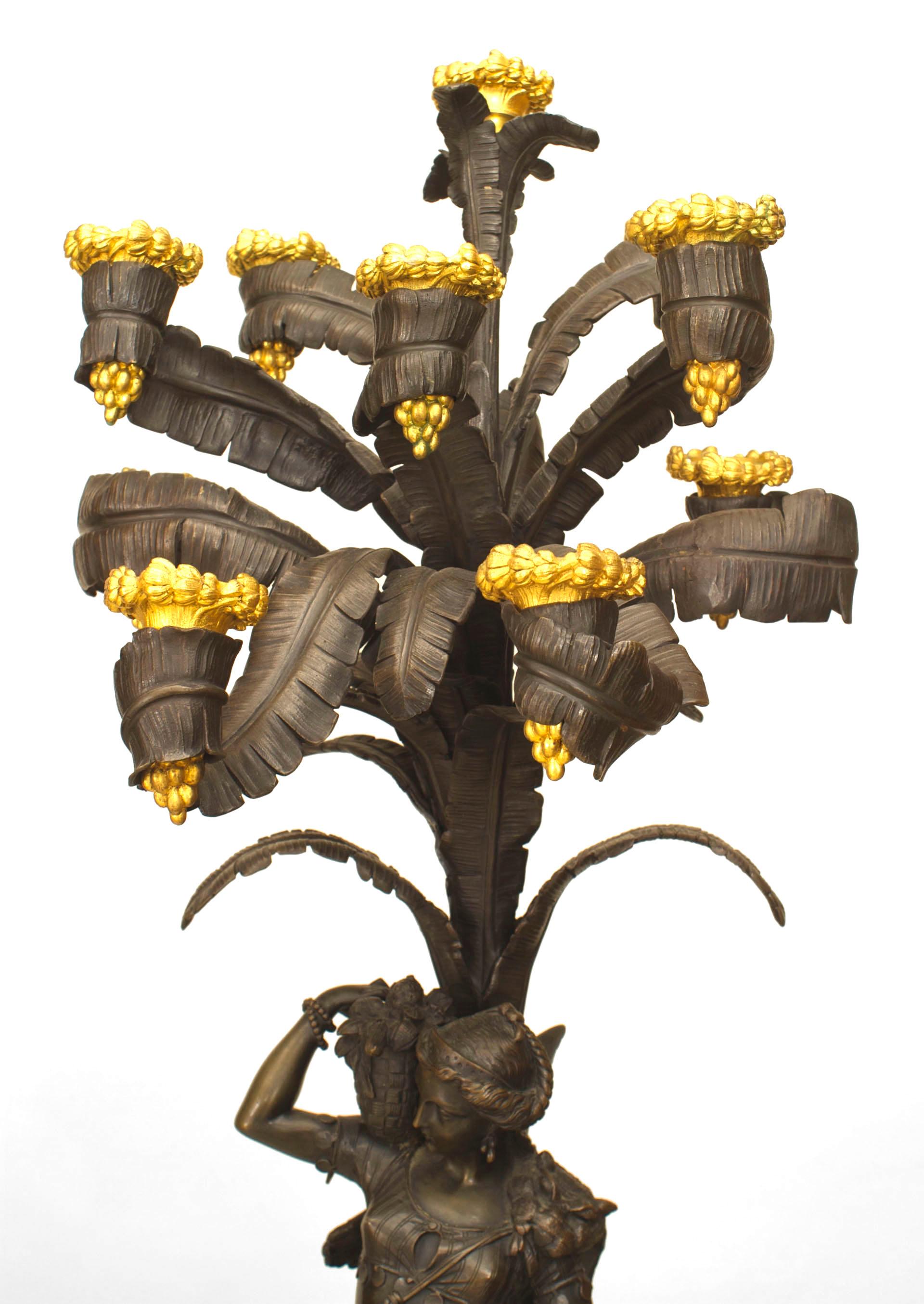 Francese Coppia di candelabri a dieci luci ornati in stile Napoleone III francese e dorati in vendita