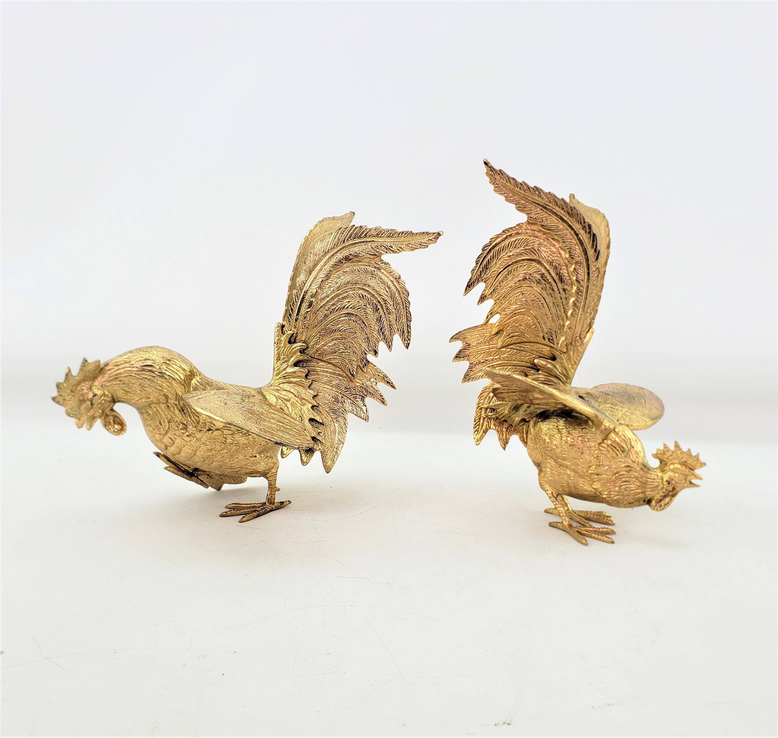 Paar verschnörkelte, vergoldete Fighting Rooster- oder Cockerel-Tisch-Skulpturen (Viktorianisch) im Angebot