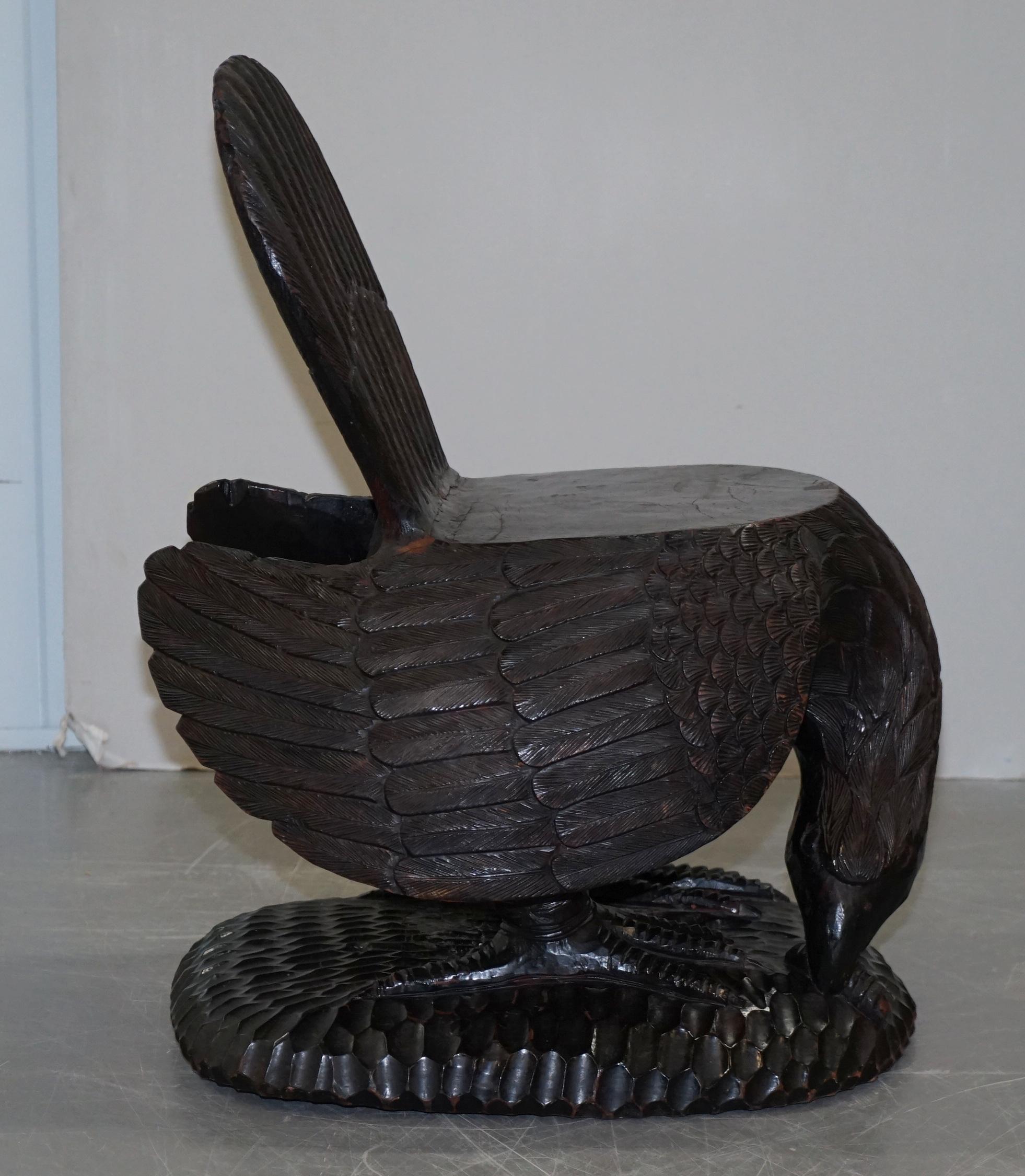 Paire de fauteuils américains ornés en bois massif sculpté à la main représentant un aigle, datant d'environ 1900 en vente 2