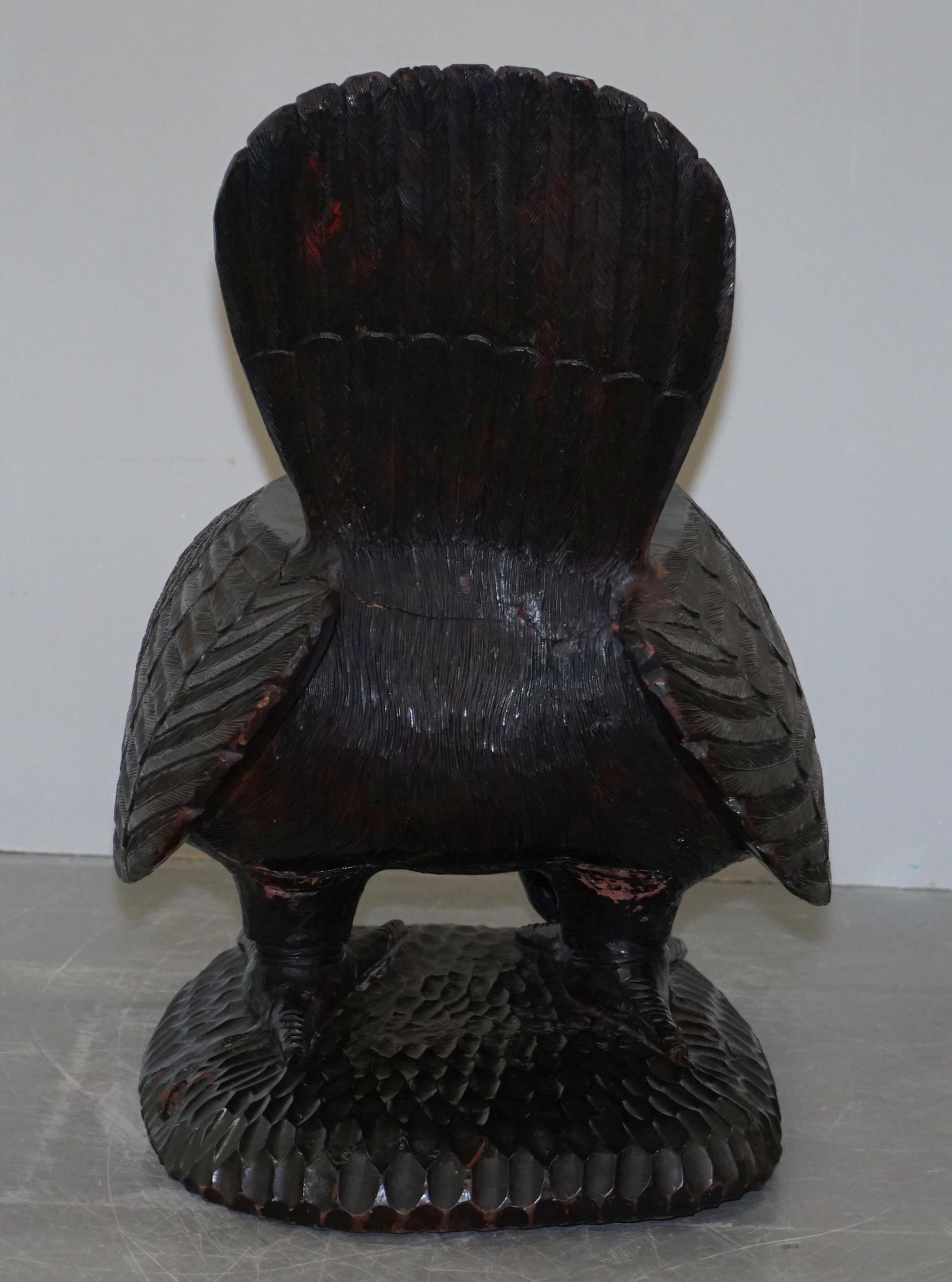 Paire de fauteuils américains ornés en bois massif sculpté à la main représentant un aigle, datant d'environ 1900 en vente 5