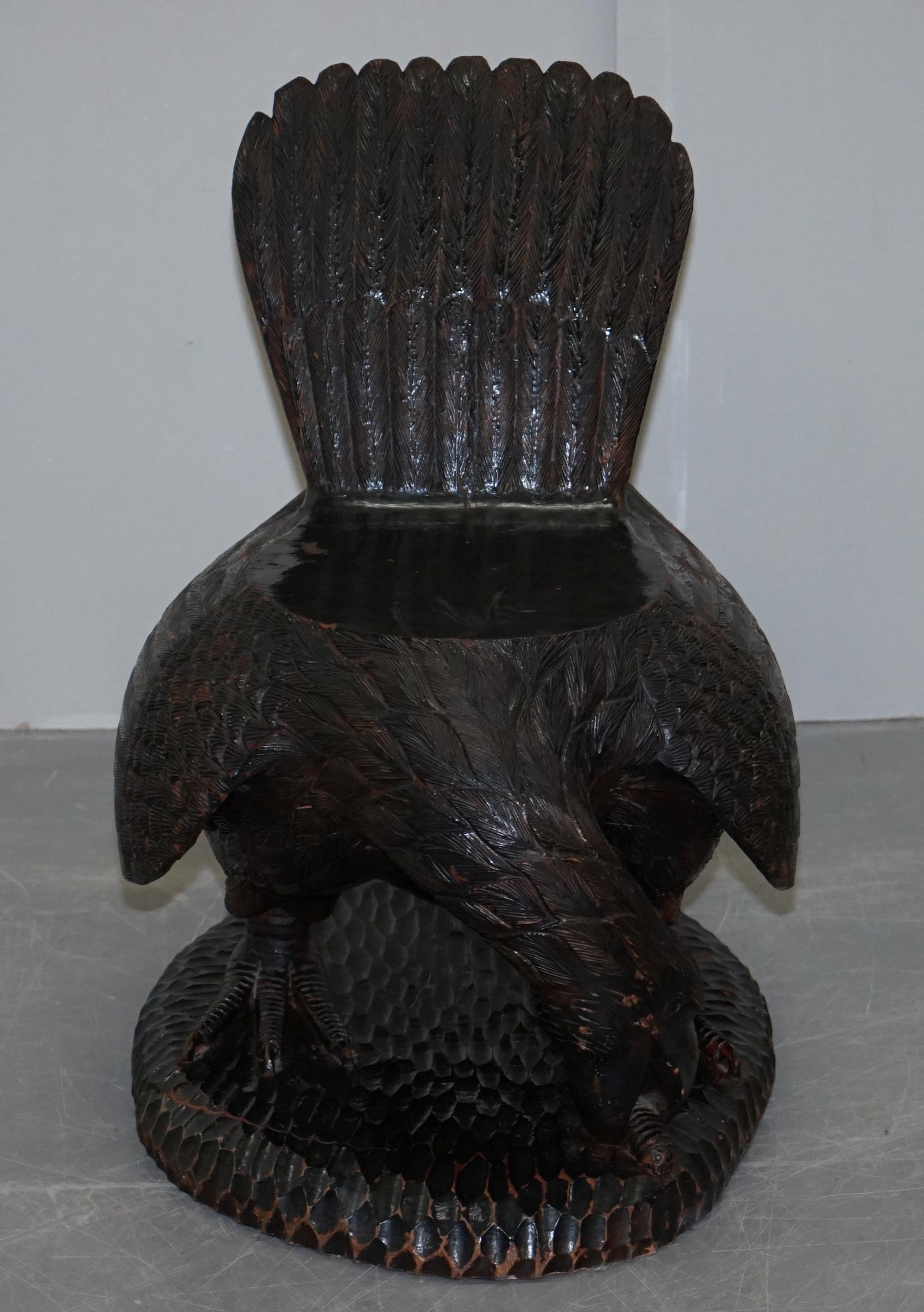 Paire de fauteuils américains ornés en bois massif sculpté à la main représentant un aigle, datant d'environ 1900 en vente 7