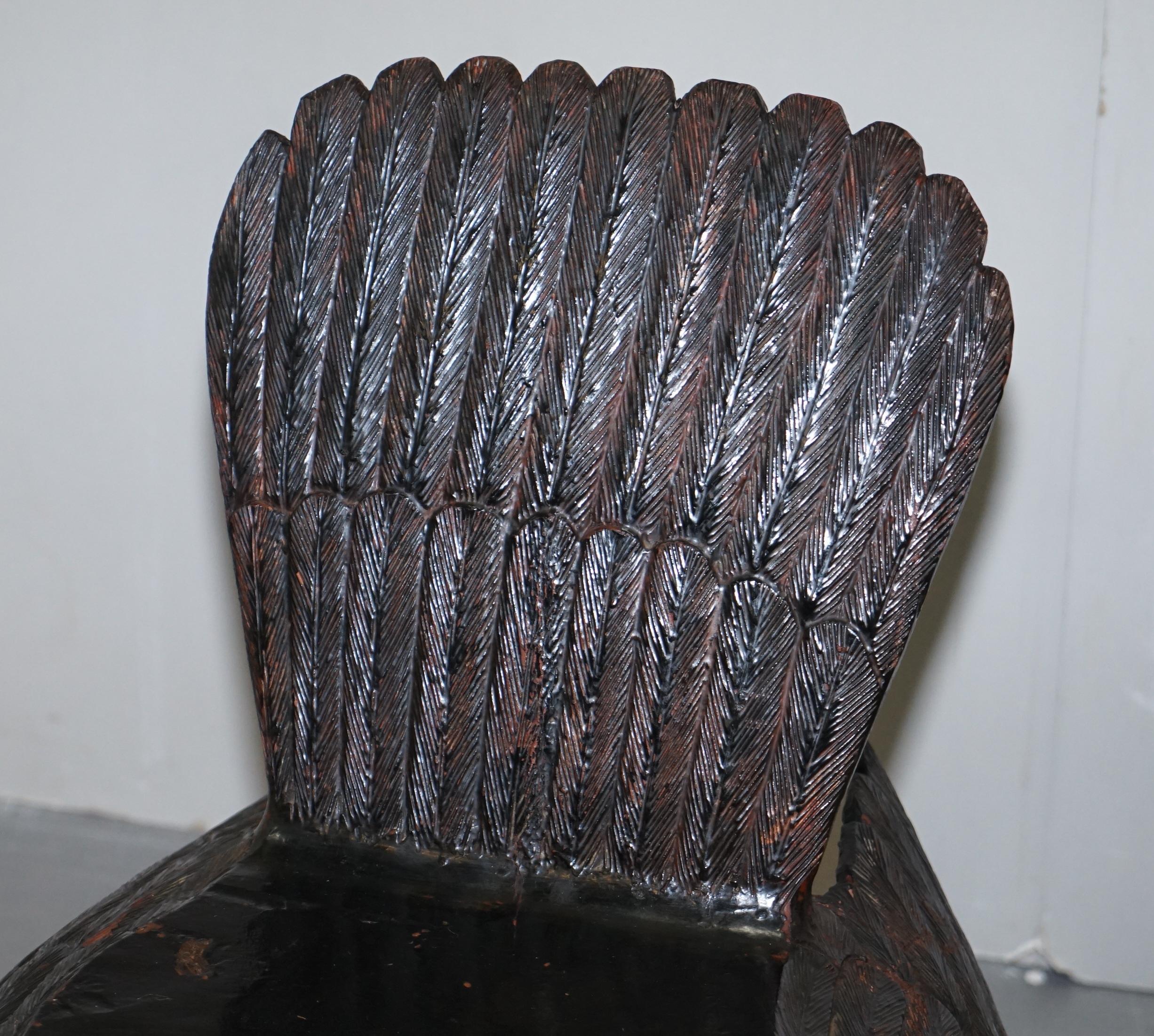 Paire de fauteuils américains ornés en bois massif sculpté à la main représentant un aigle, datant d'environ 1900 en vente 11