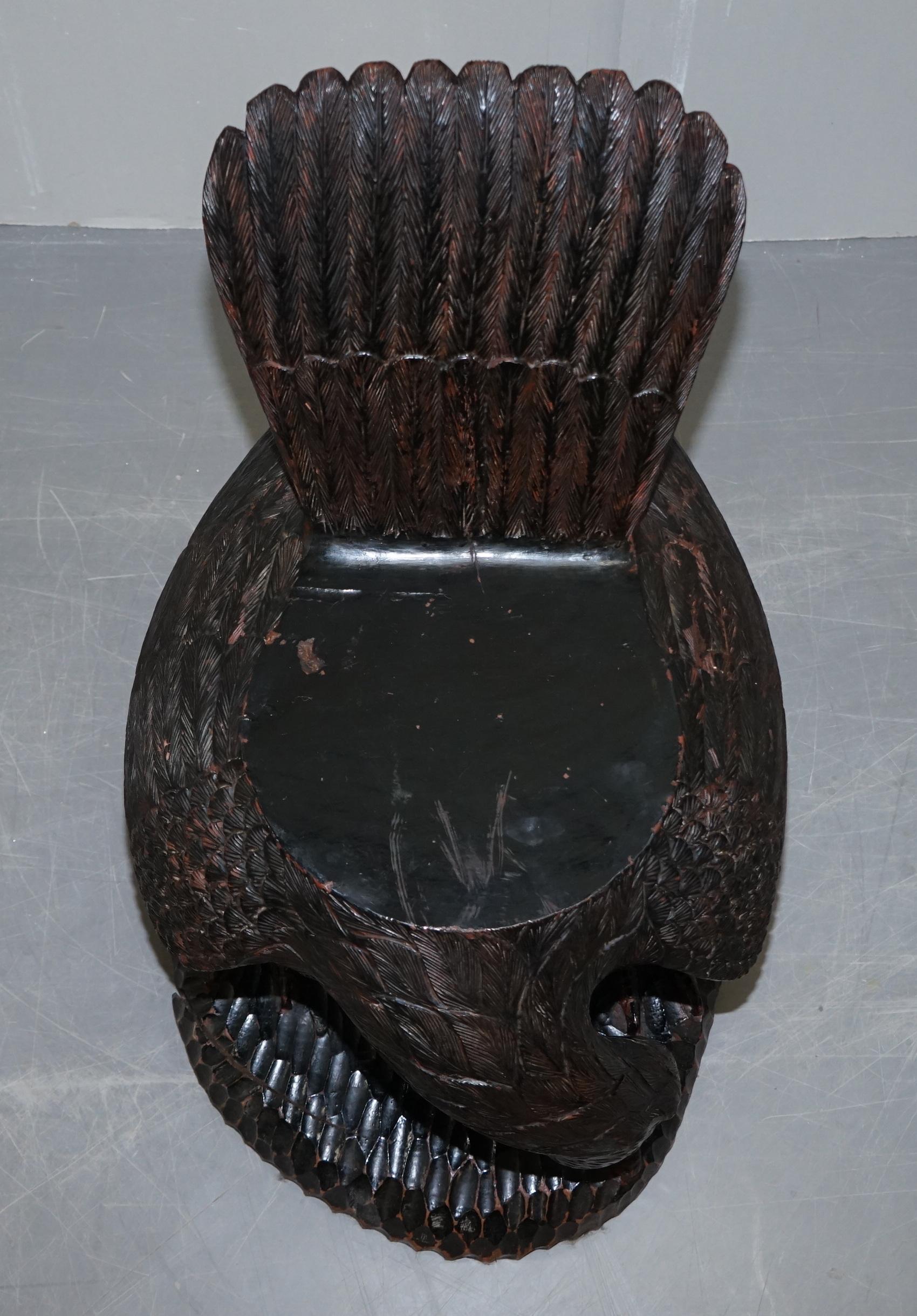Paire de fauteuils américains ornés en bois massif sculpté à la main représentant un aigle, datant d'environ 1900 en vente 11
