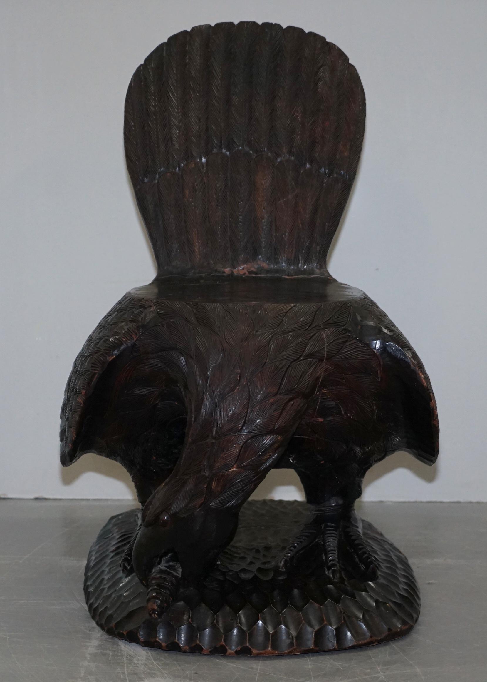 Victorien tardif Paire de fauteuils américains ornés en bois massif sculpté à la main représentant un aigle, datant d'environ 1900 en vente