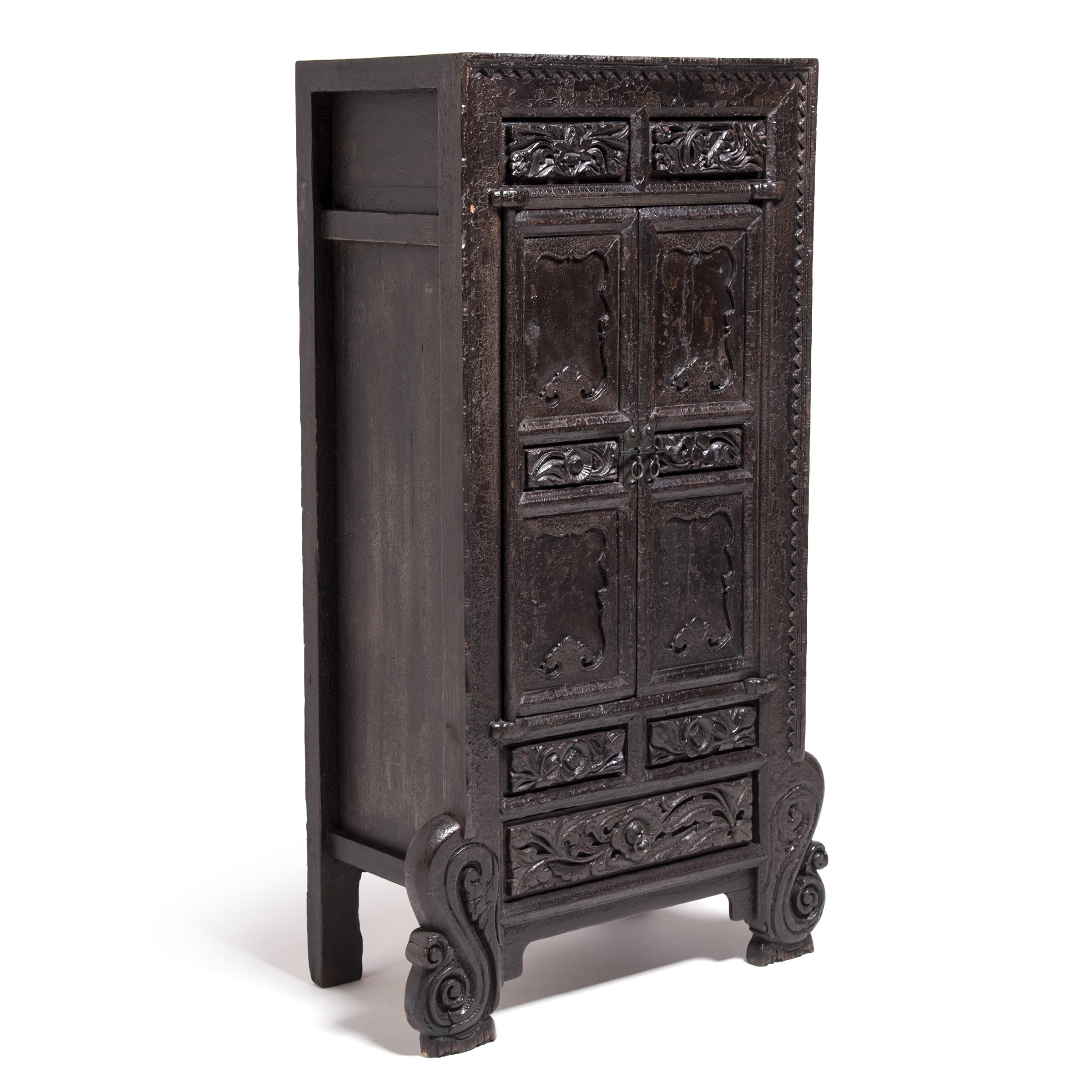 Chinese Pair of Ornate Lacquered Cabinets with Cabriole Legs, c. 1850 For Sale