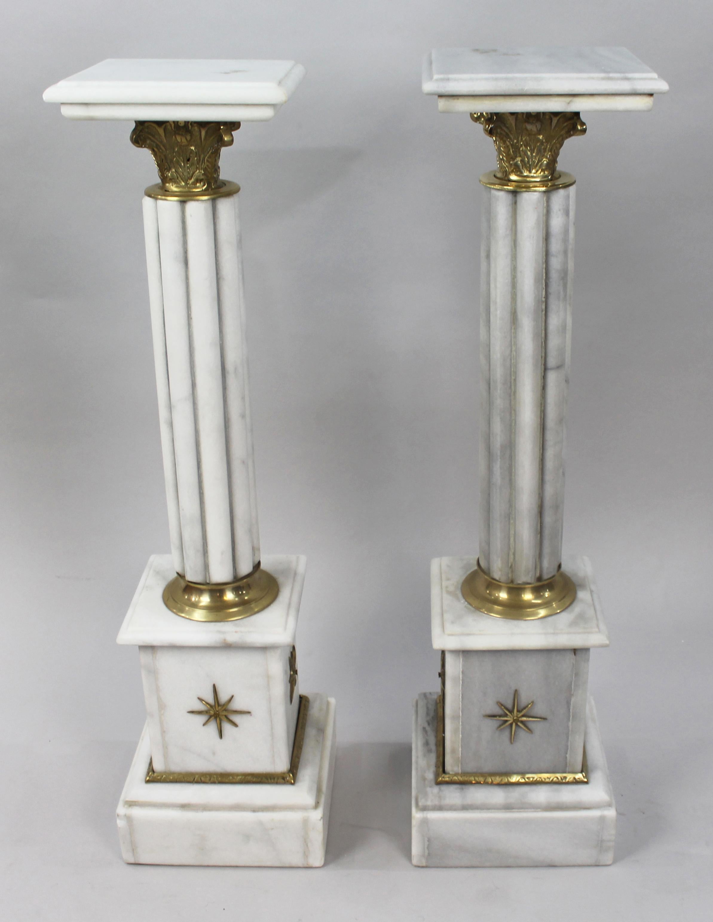 Pair of Ornate French marble column pedestals 


Measures: Width: 27 cm. 

Top 22 cm square. 

Height: 99 cm

Very heavy pair of attractive marble columns

Gilt capital, fluted column

Fabulous interior display items.