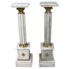 Paire de colonnes en marbre ornées